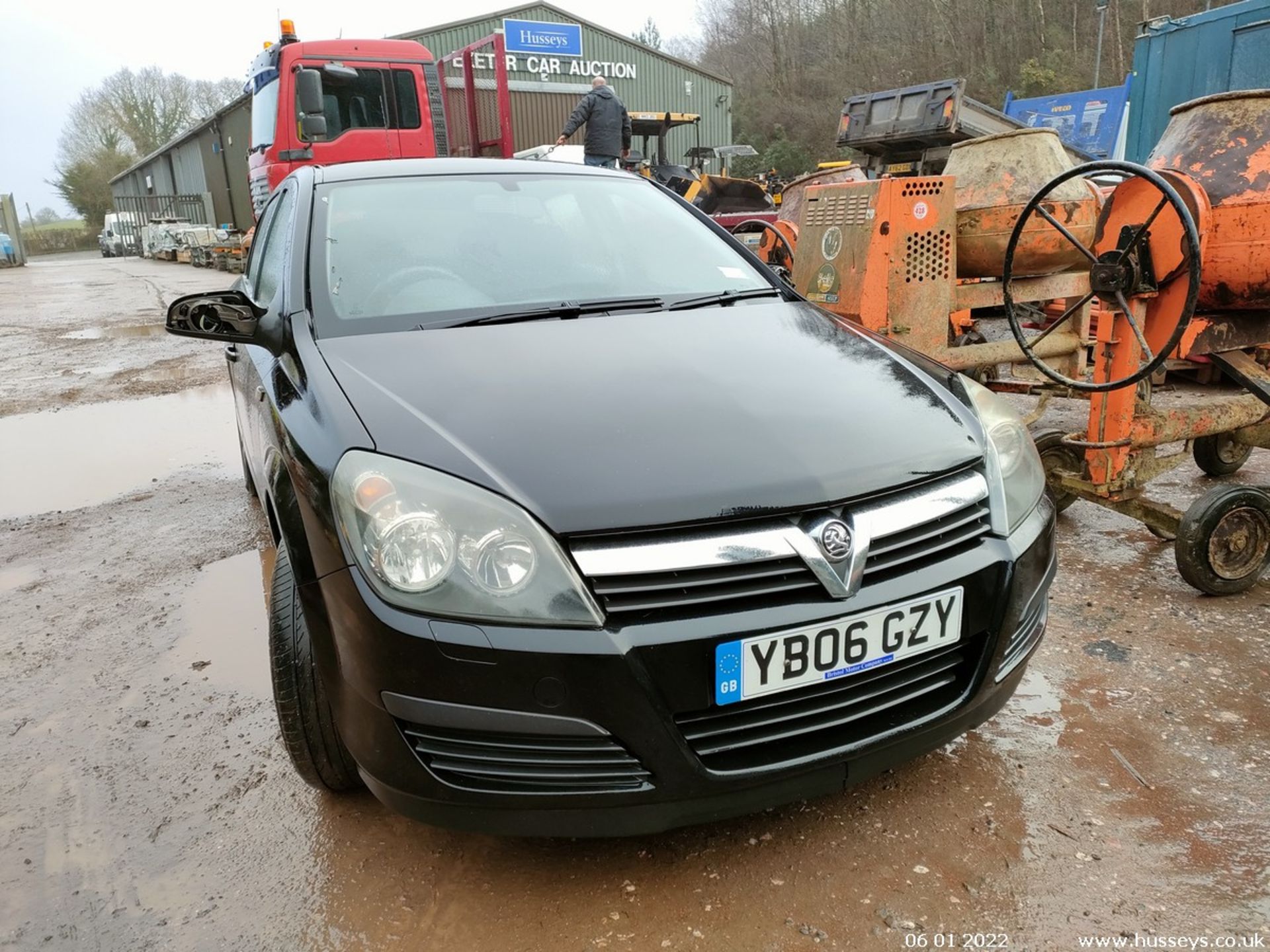 06/06 VAUXHALL ASTRA CLUB CDTI - 1686cc 5dr Hatchback (Black) - Image 4 of 22