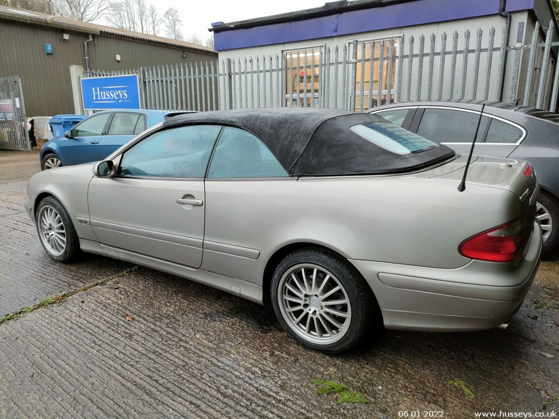 02/52 MERCEDES CLK320 AVANTGARDE AUTO - 3199cc 2dr Convertible (Silver, 89k) - Image 10 of 24