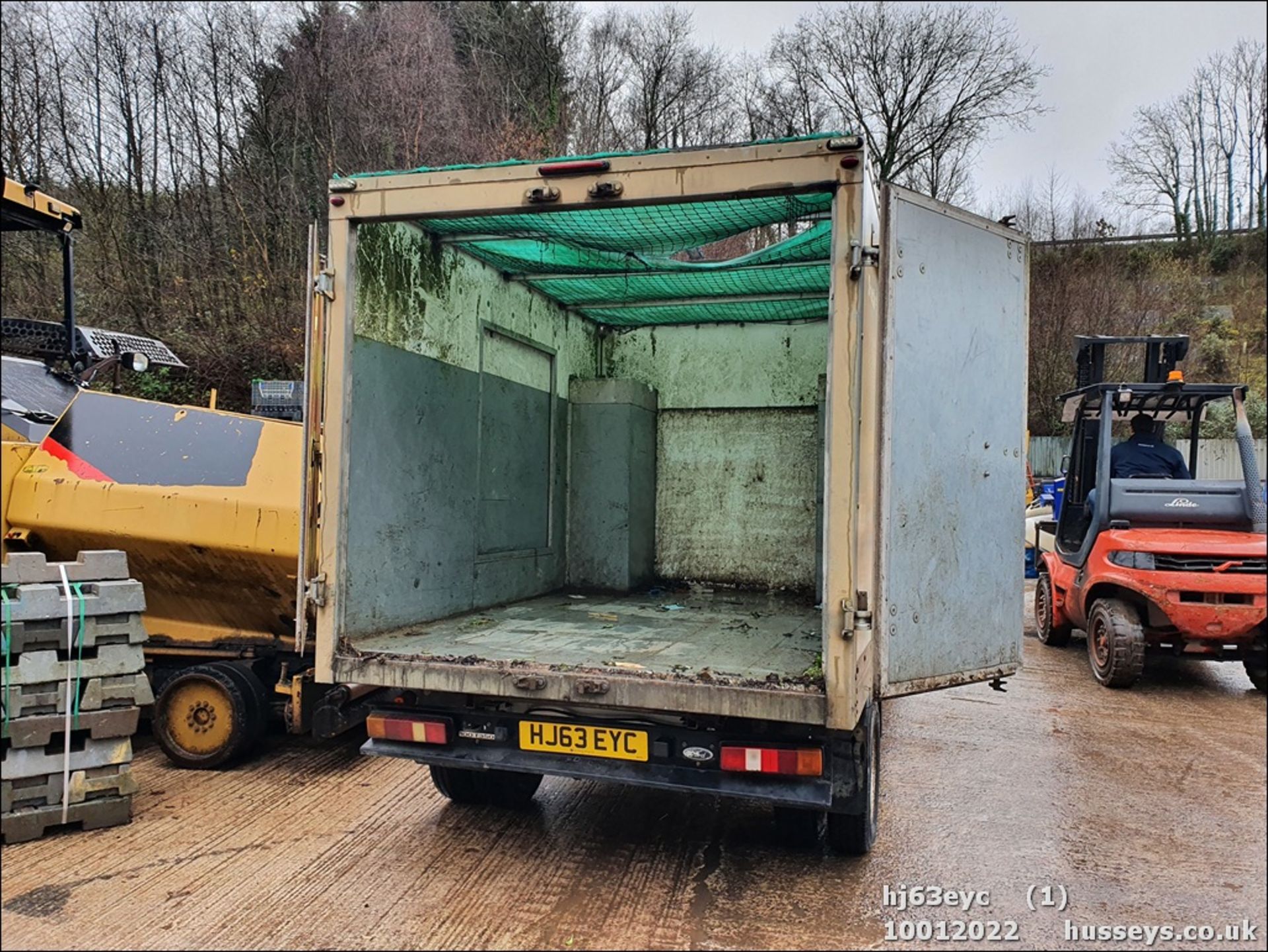 13/63 FORD TRANSIT 100 T350 RWD - 2198cc 3dr Tipper (White, 126k) - Image 3 of 34