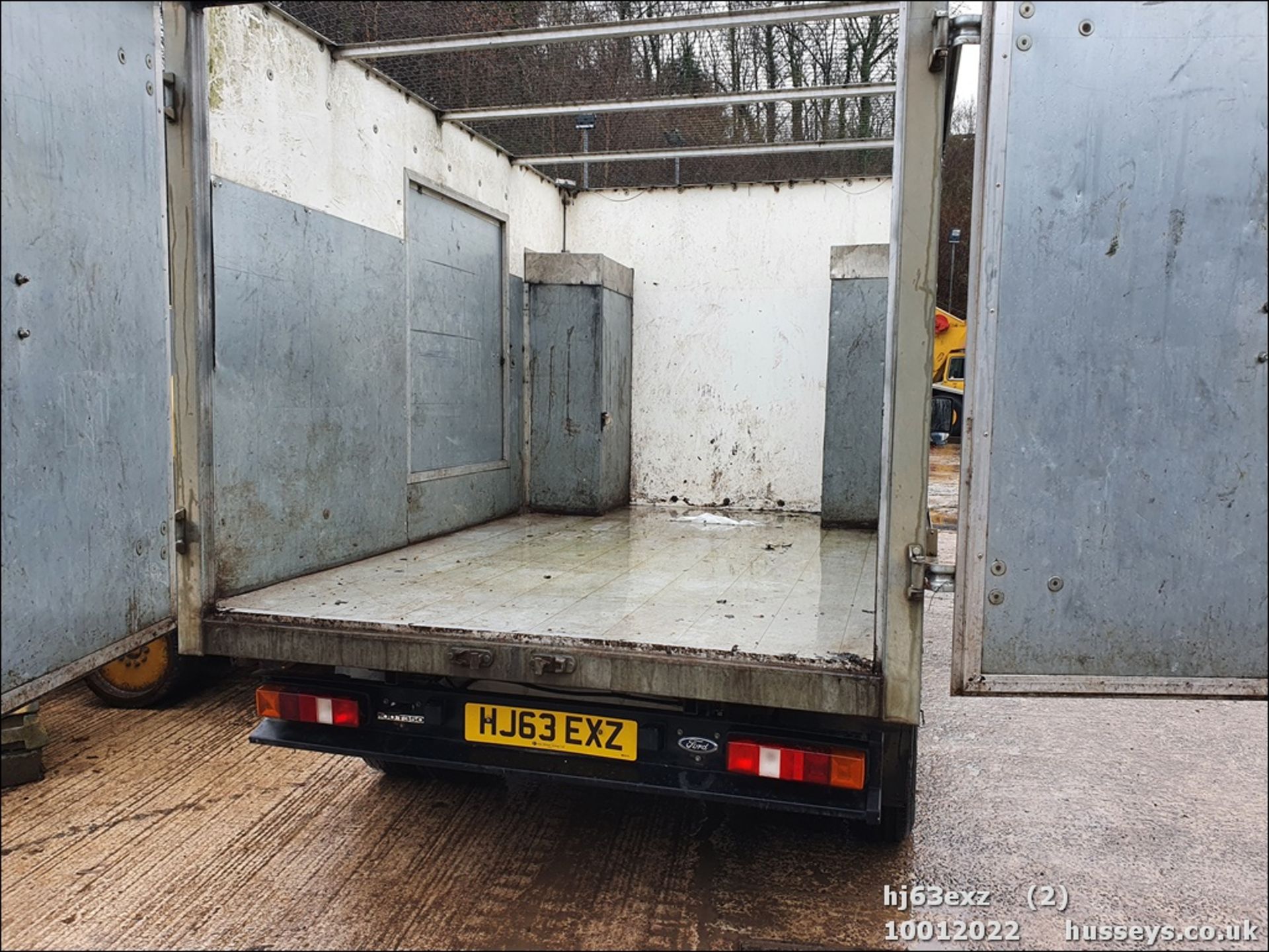 13/63 FORD TRANSIT 100 T350 RWD - 2198cc 3dr Tipper (White, 72k) - Image 5 of 30