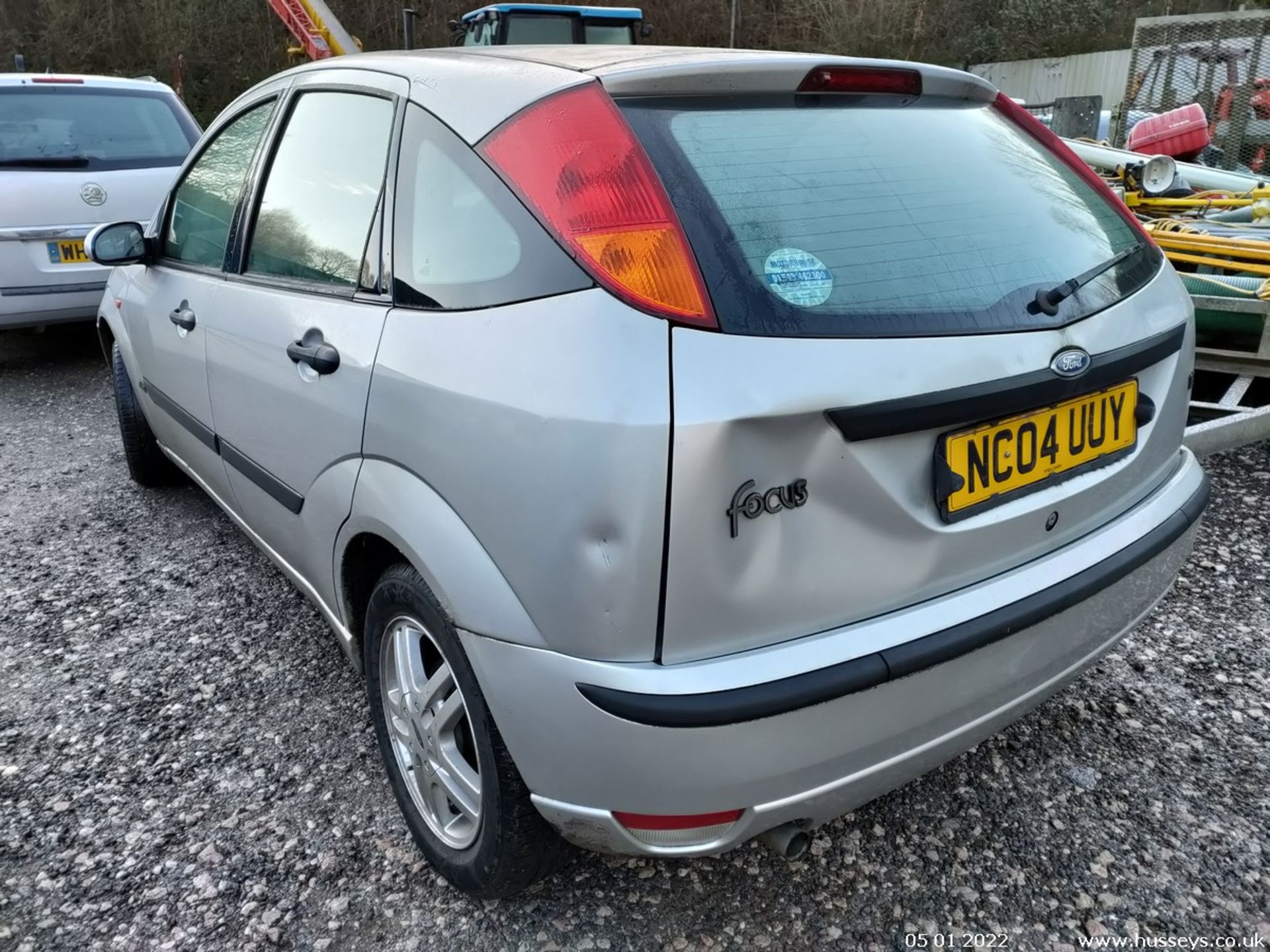 04/04 FORD FOCUS ZETEC AUTO - 1596cc 5dr Hatchback (Silver, 86k) - Image 12 of 39