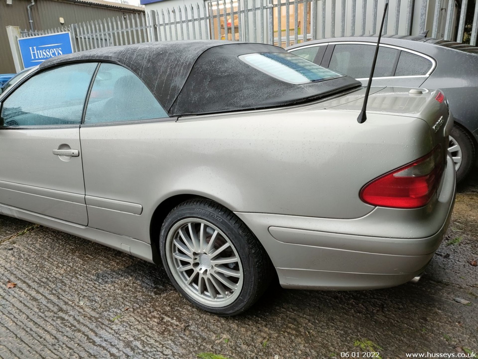 02/52 MERCEDES CLK320 AVANTGARDE AUTO - 3199cc 2dr Convertible (Silver, 89k) - Image 11 of 24