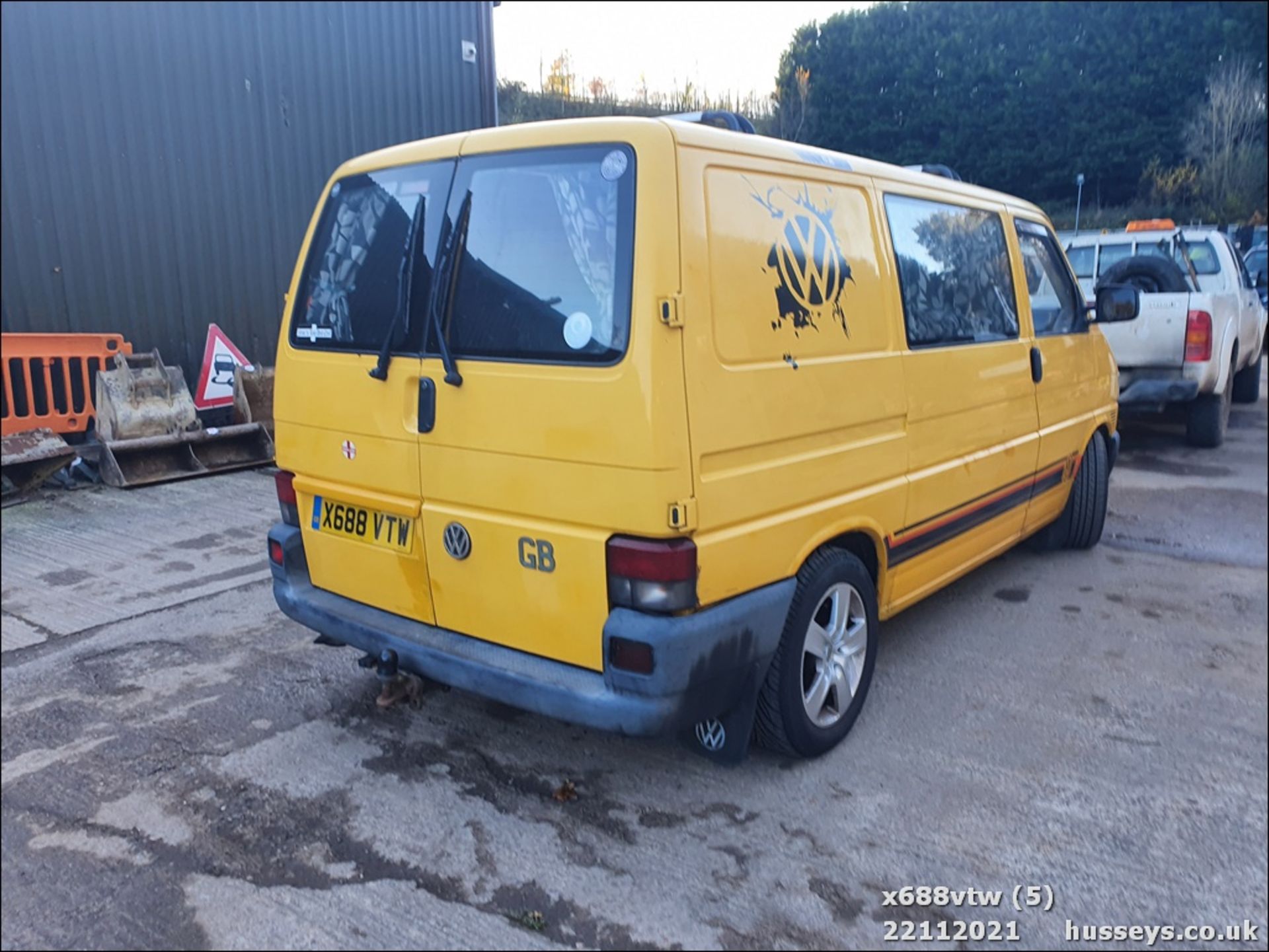 2000 VOLKSWAGEN TRANSPORTER TDI SWB - 2461cc 5dr Van (Yellow, 255k) - Image 10 of 56