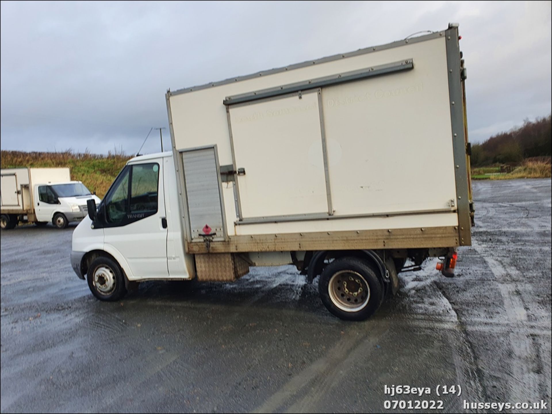 13/63 FORD TRANSIT 100 T350 RWD - 2198cc 3dr Tipper (White, 65k) - Image 14 of 32