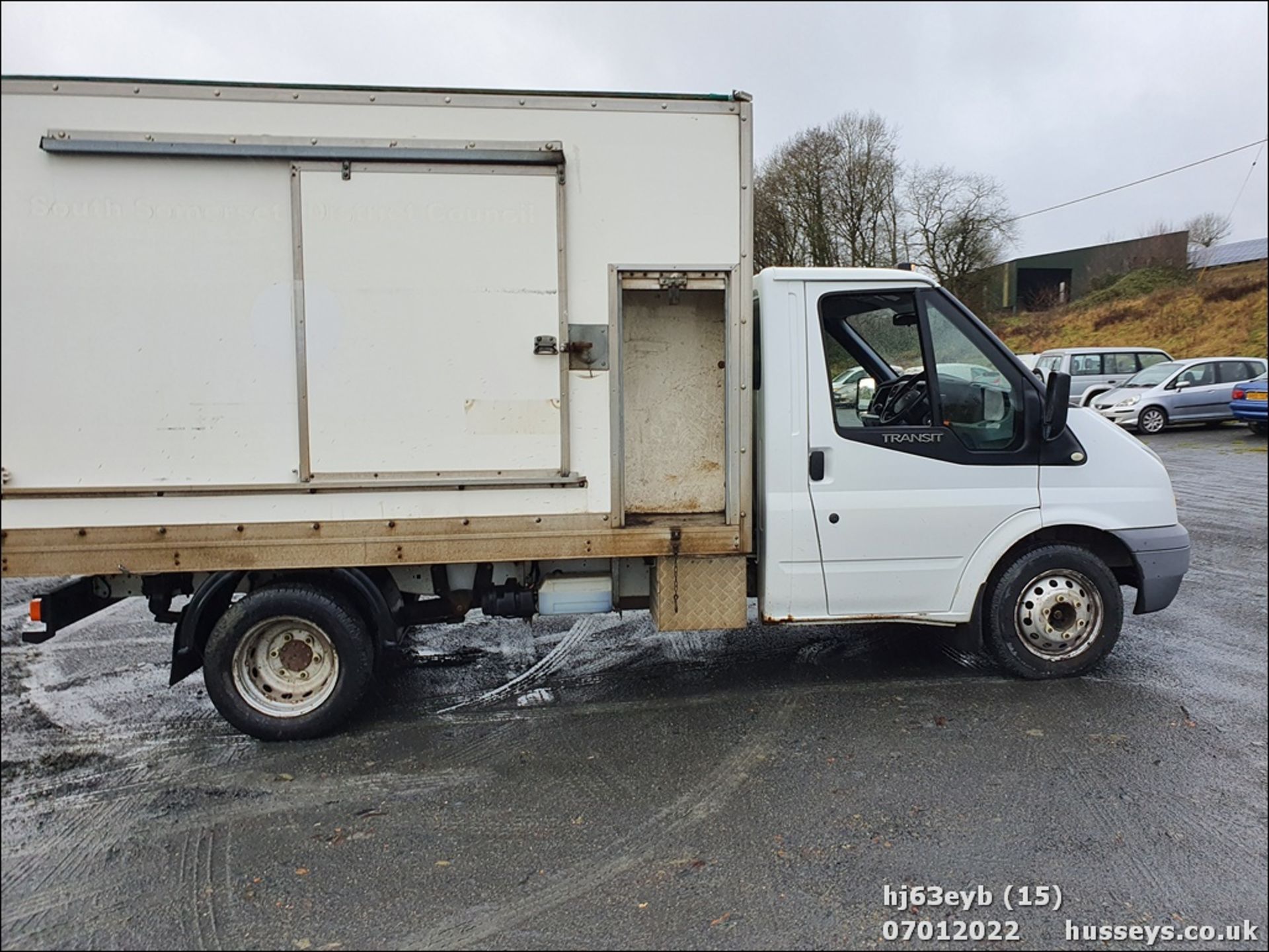 13/63 FORD TRANSIT 100 T350 RWD - 2198cc 3dr Tipper (White, 136k) - Image 12 of 28