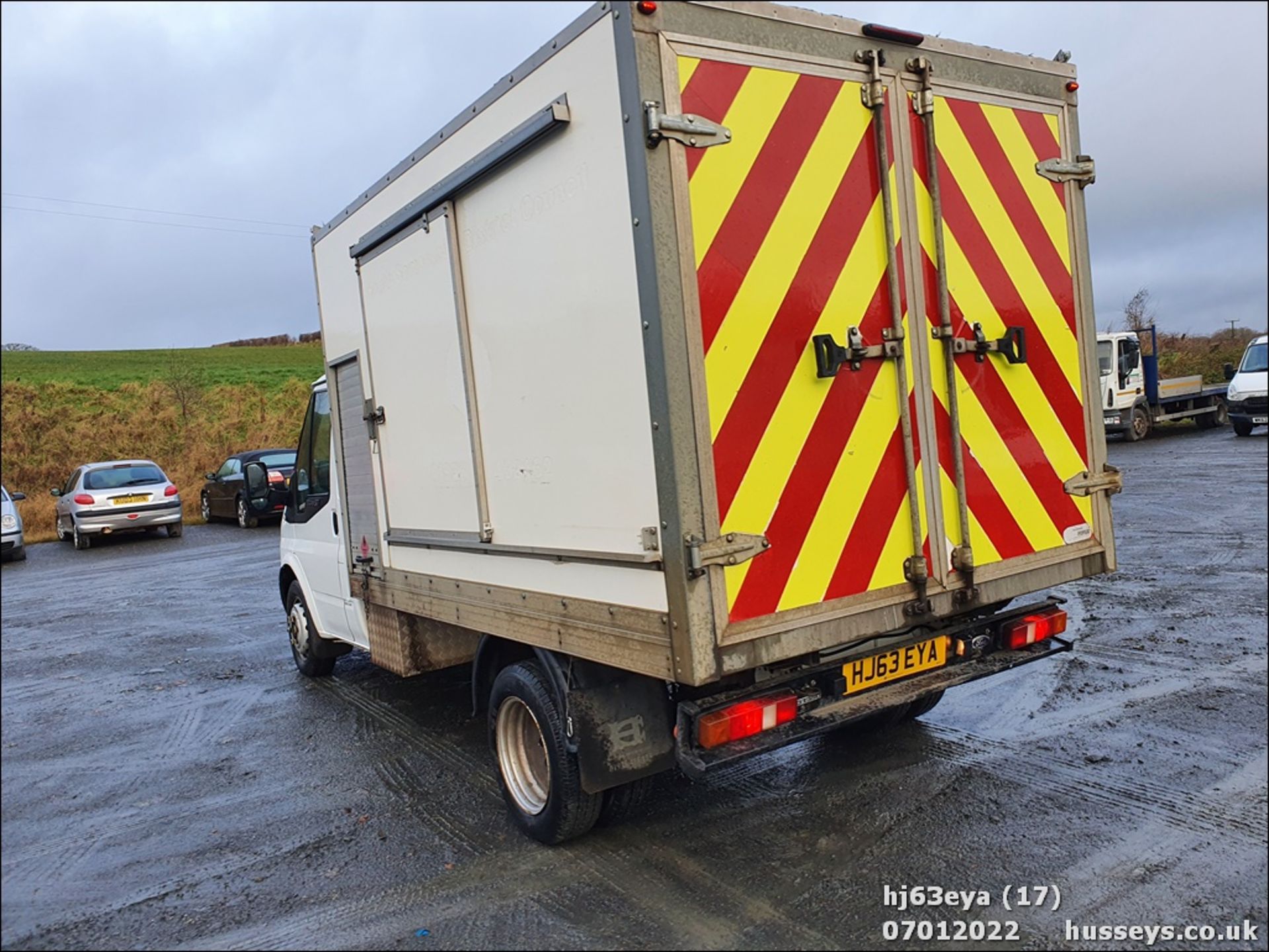 13/63 FORD TRANSIT 100 T350 RWD - 2198cc 3dr Tipper (White, 65k) - Image 17 of 32