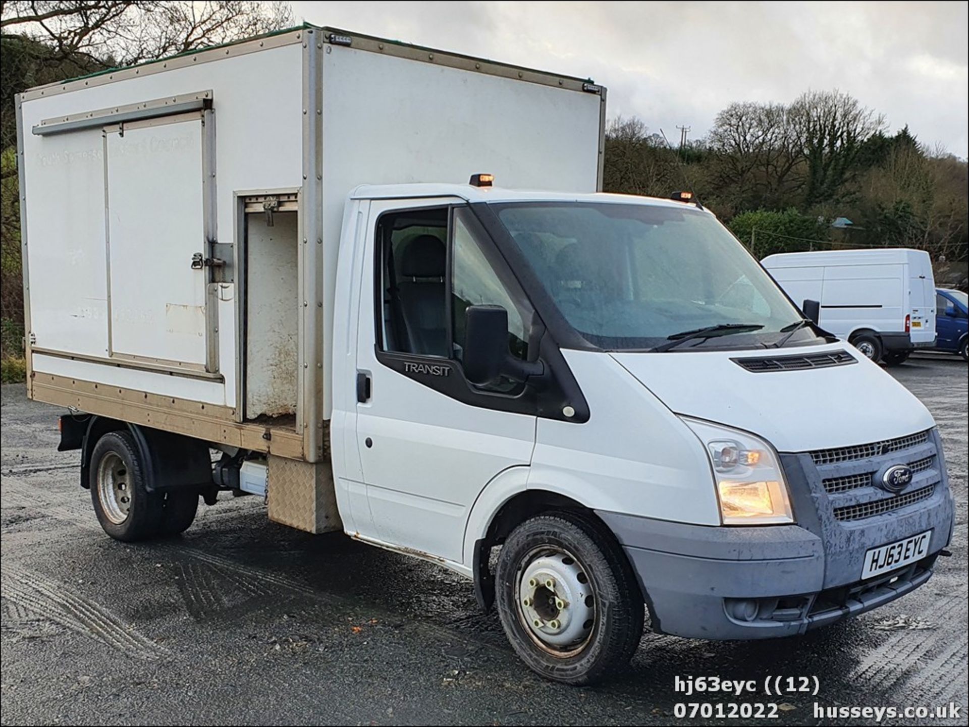 13/63 FORD TRANSIT 100 T350 RWD - 2198cc 3dr Tipper (White, 126k) - Image 13 of 34