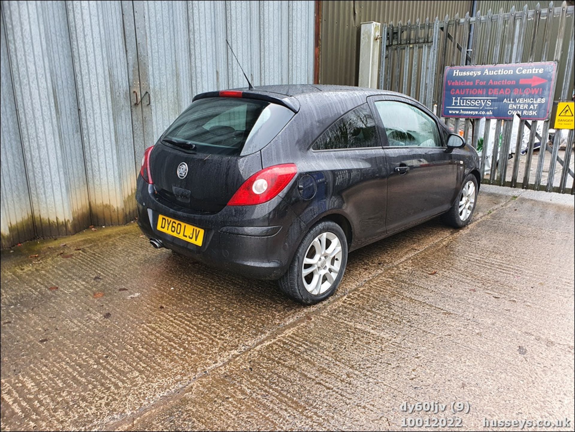 10/60 VAUXHALL CORSA SXI - 1398cc 3dr Hatchback (Black, 78k) - Image 9 of 25