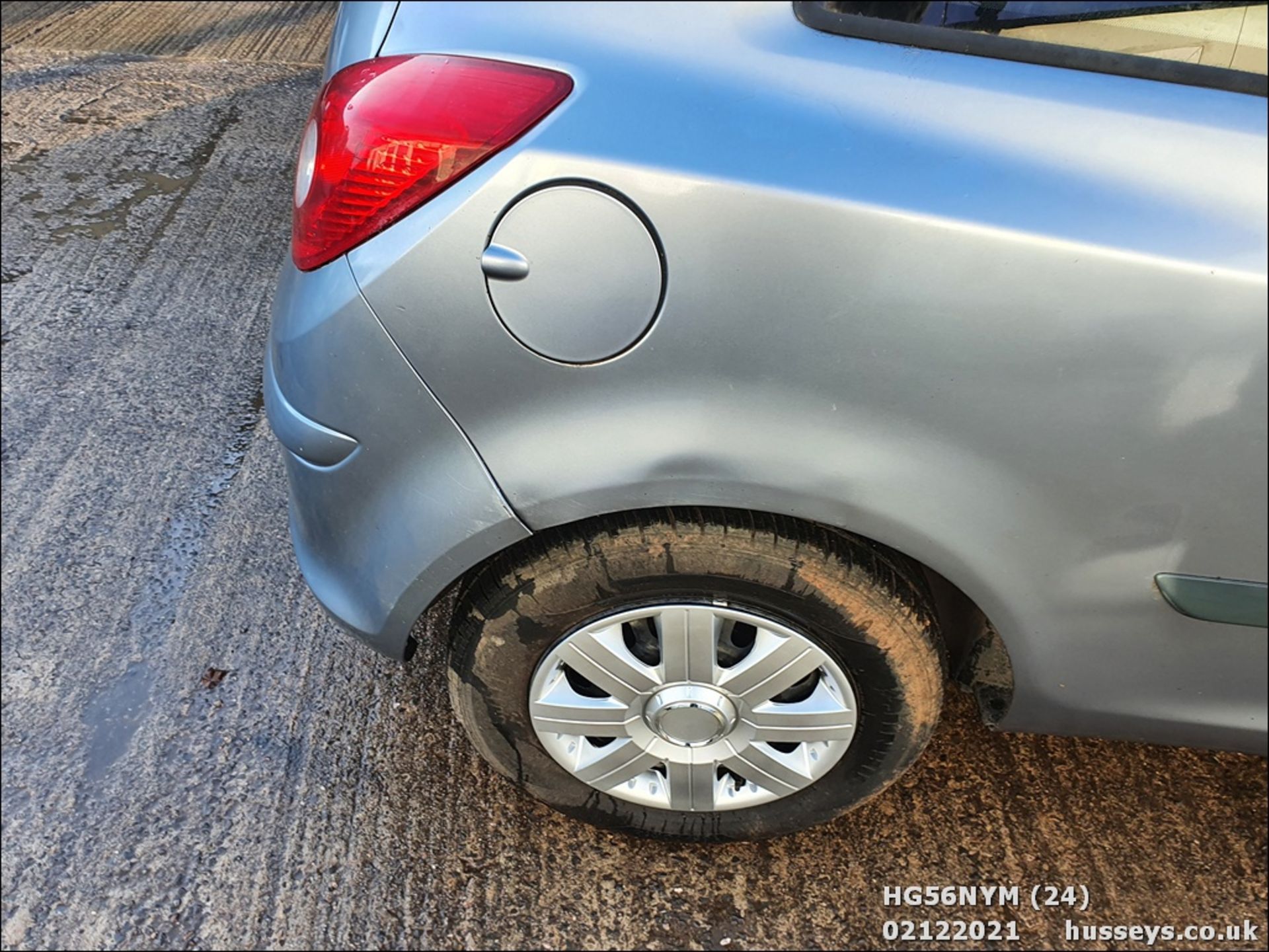 06/56 VAUXHALL CORSA LIFE - 998cc 3dr Hatchback (Silver, 65k) - Image 23 of 30