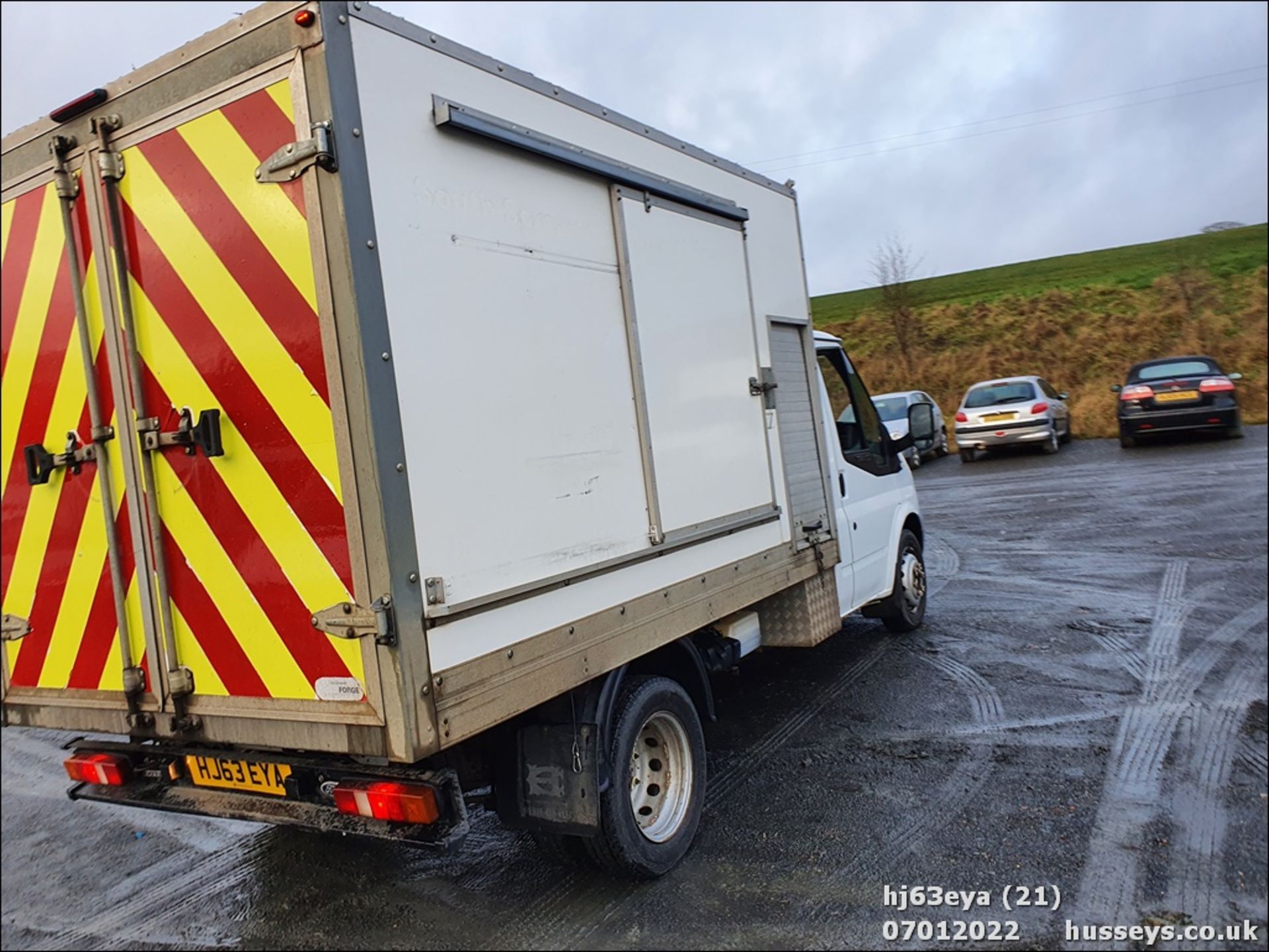 13/63 FORD TRANSIT 100 T350 RWD - 2198cc 3dr Tipper (White, 65k) - Image 21 of 32