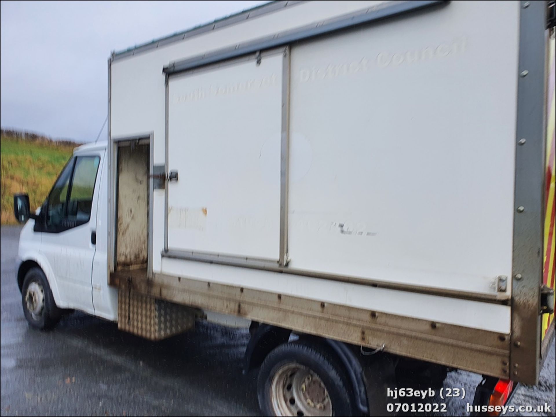 13/63 FORD TRANSIT 100 T350 RWD - 2198cc 3dr Tipper (White, 136k) - Image 20 of 28