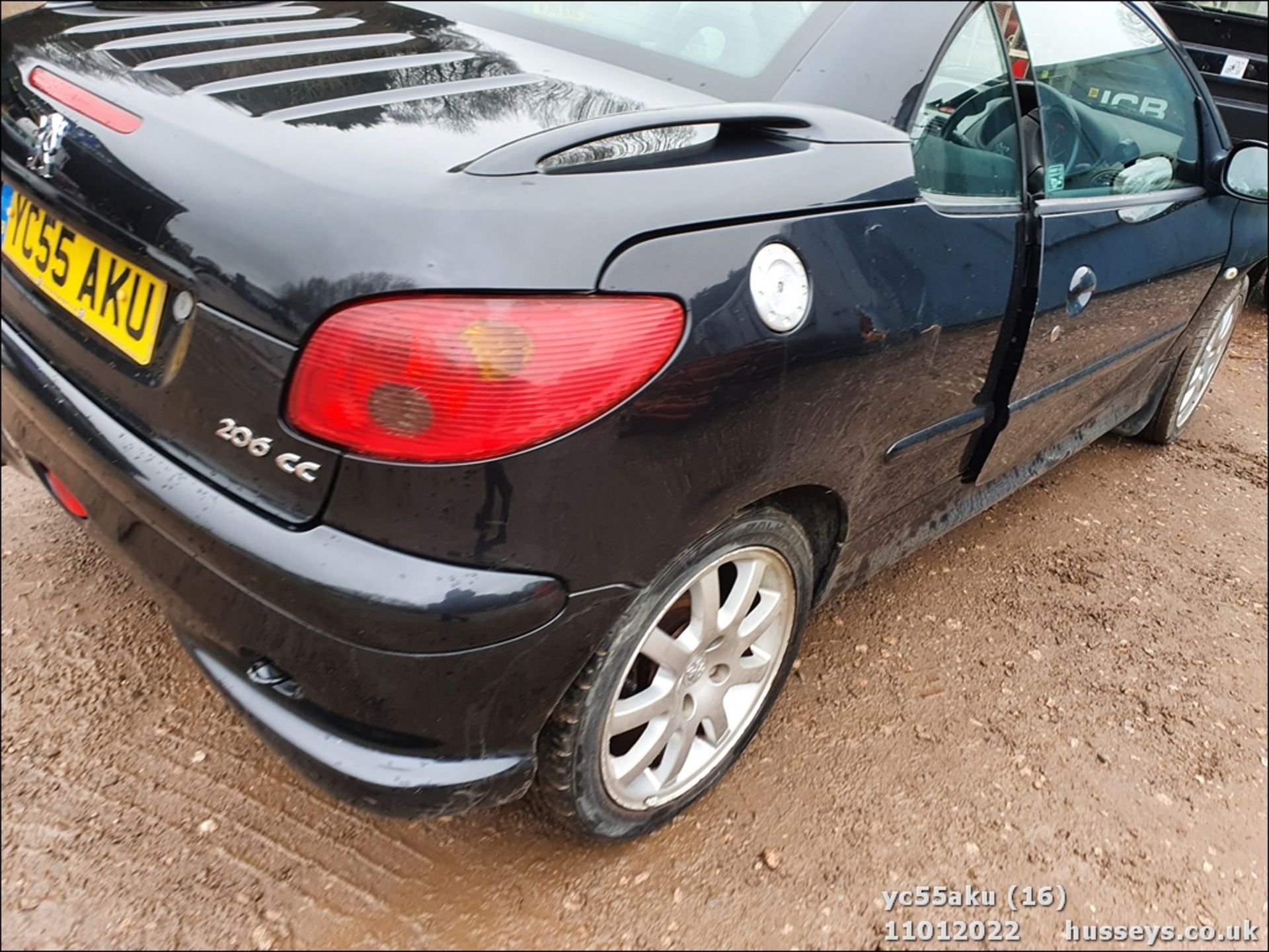 05/55 PEUGEOT 206 CC ALLURE HDI - 1560cc 2dr Convertible (Black, 100k) - Image 16 of 28