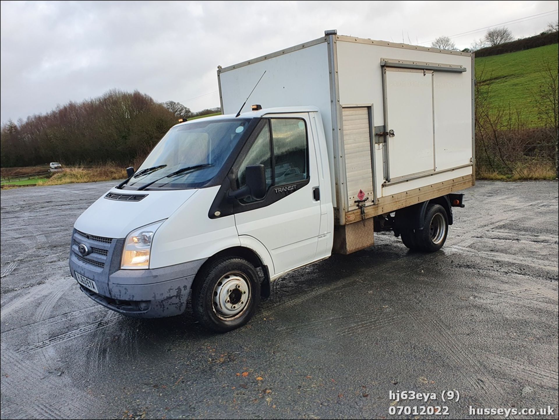 13/63 FORD TRANSIT 100 T350 RWD - 2198cc 3dr Tipper (White, 65k) - Image 9 of 32