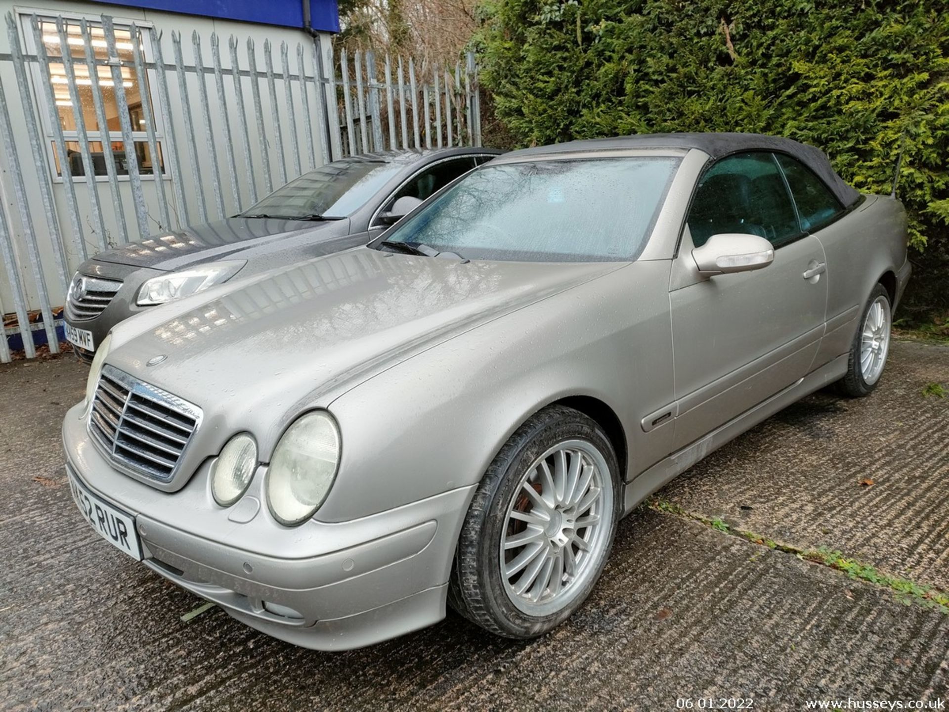 02/52 MERCEDES CLK320 AVANTGARDE AUTO - 3199cc 2dr Convertible (Silver, 89k) - Image 7 of 24