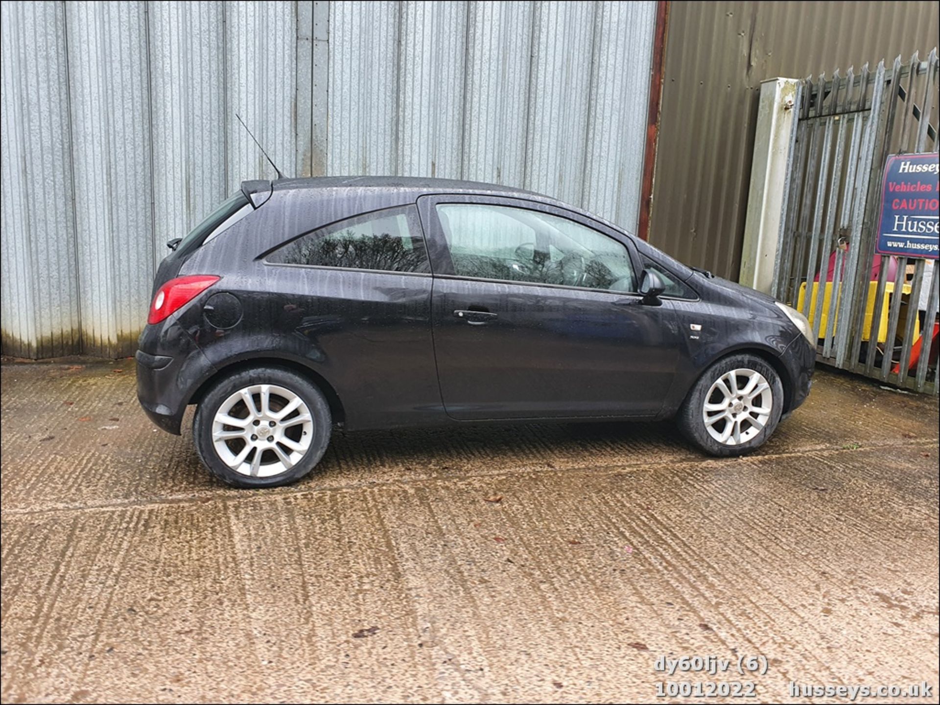 10/60 VAUXHALL CORSA SXI - 1398cc 3dr Hatchback (Black, 78k) - Image 6 of 25