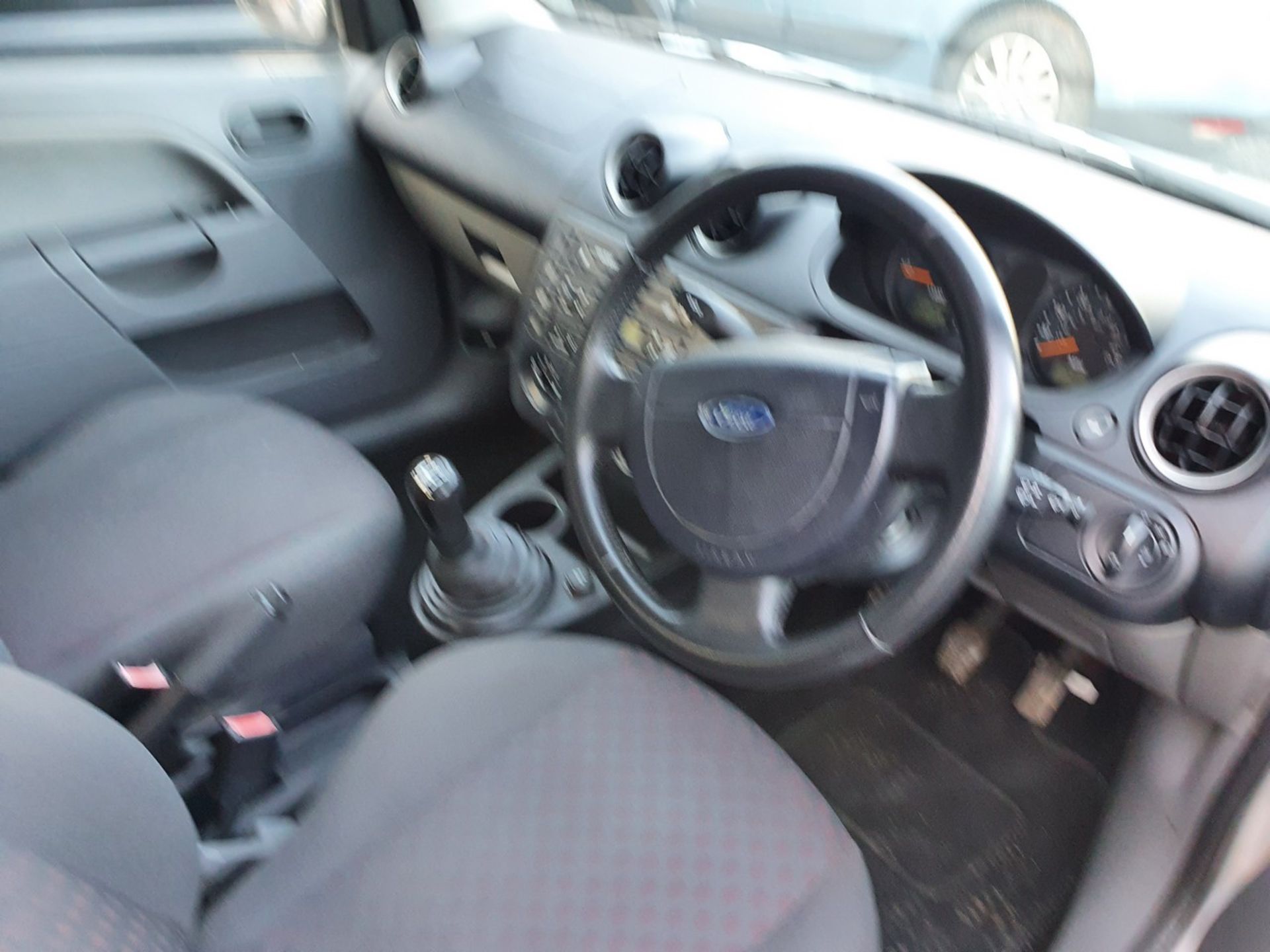 03/03 FORD FIESTA LX - 1242cc 5dr Hatchback (Silver, 60k) - Image 24 of 49