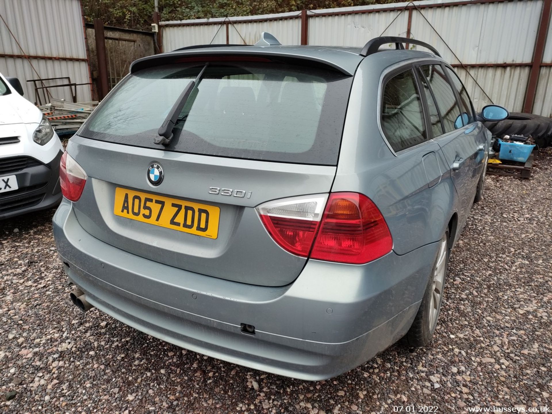 07/57 BMW 330I SE TOURING AUTO - 2996cc 5dr Estate (Blue/grey, 138k) - Image 8 of 23