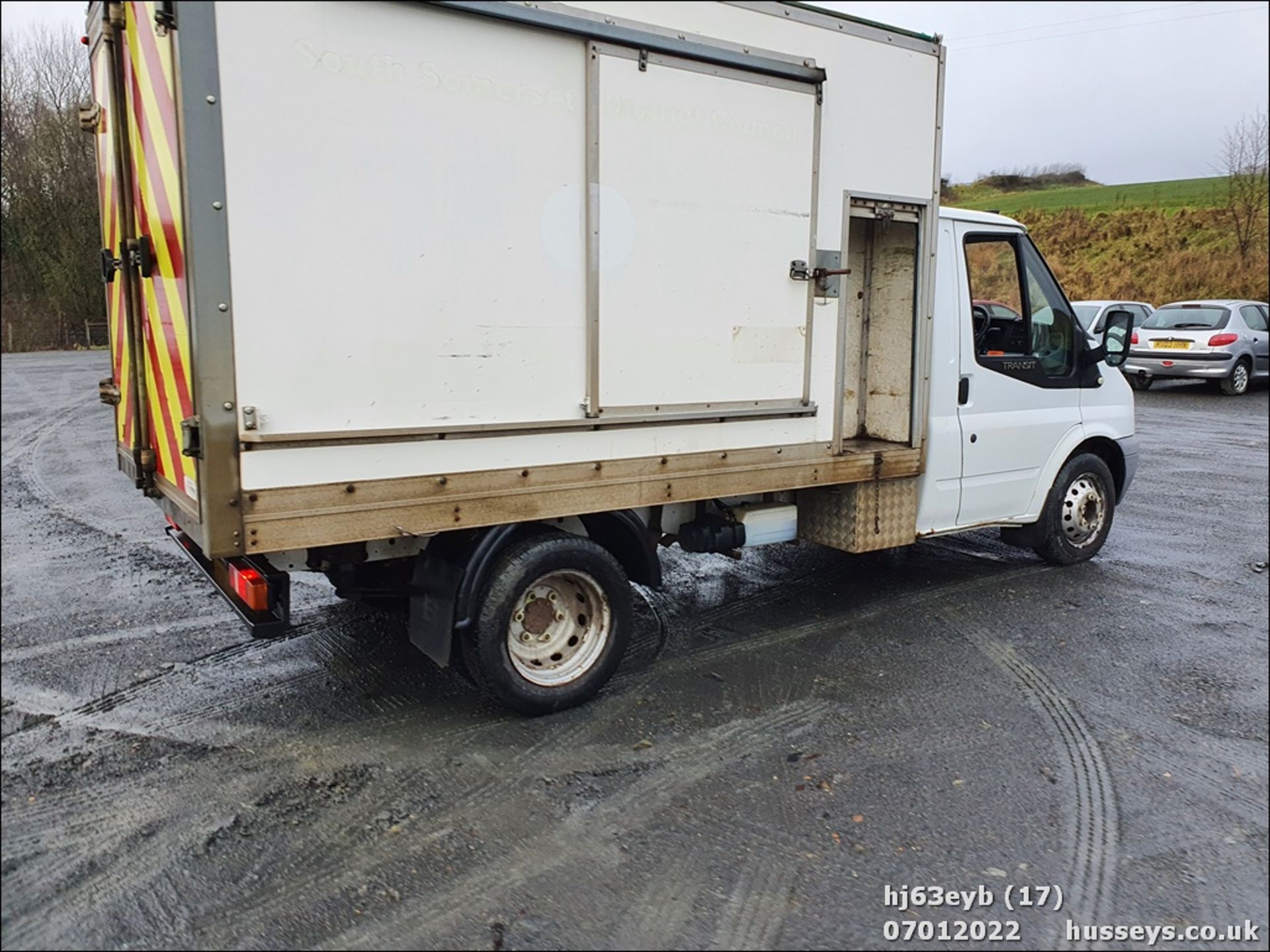 13/63 FORD TRANSIT 100 T350 RWD - 2198cc 3dr Tipper (White, 136k) - Image 14 of 28