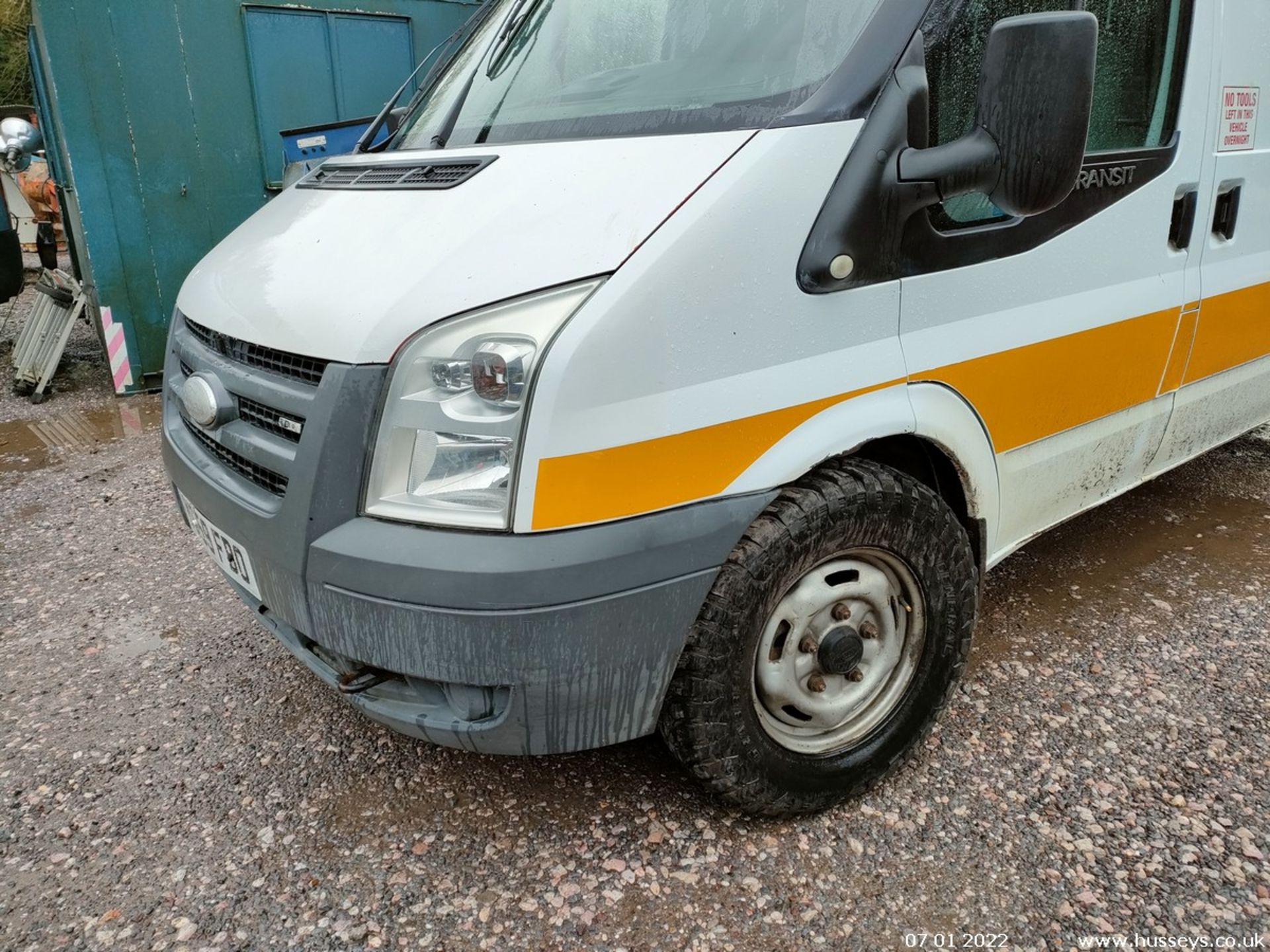 09/59 FORD TRANSIT 140 T350M RWD 4 WHEEL DRIVE - 2402cc 5dr Van (White, 116k) - Image 3 of 31