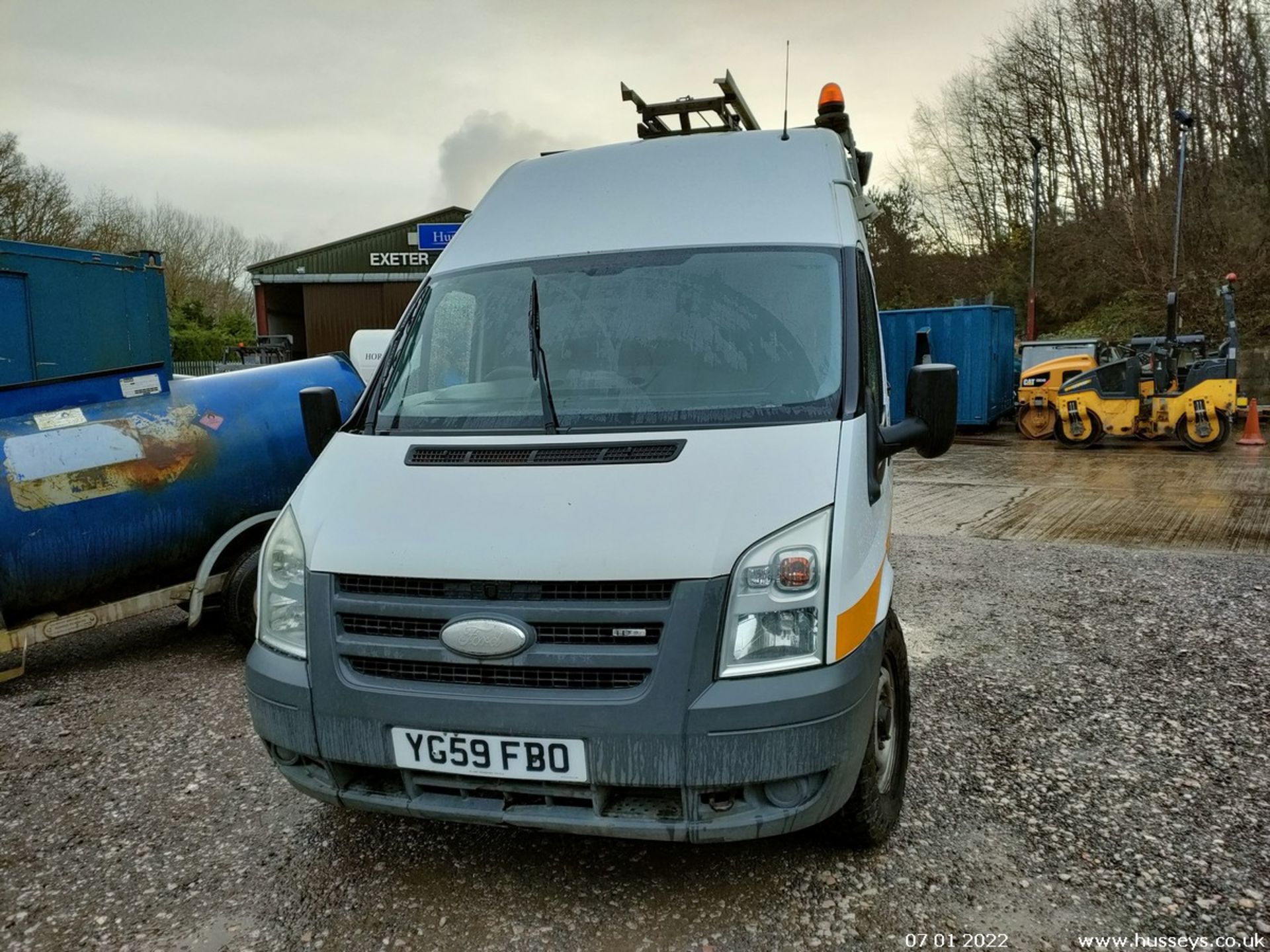 09/59 FORD TRANSIT 140 T350M RWD 4 WHEEL DRIVE - 2402cc 5dr Van (White, 116k) - Image 2 of 31