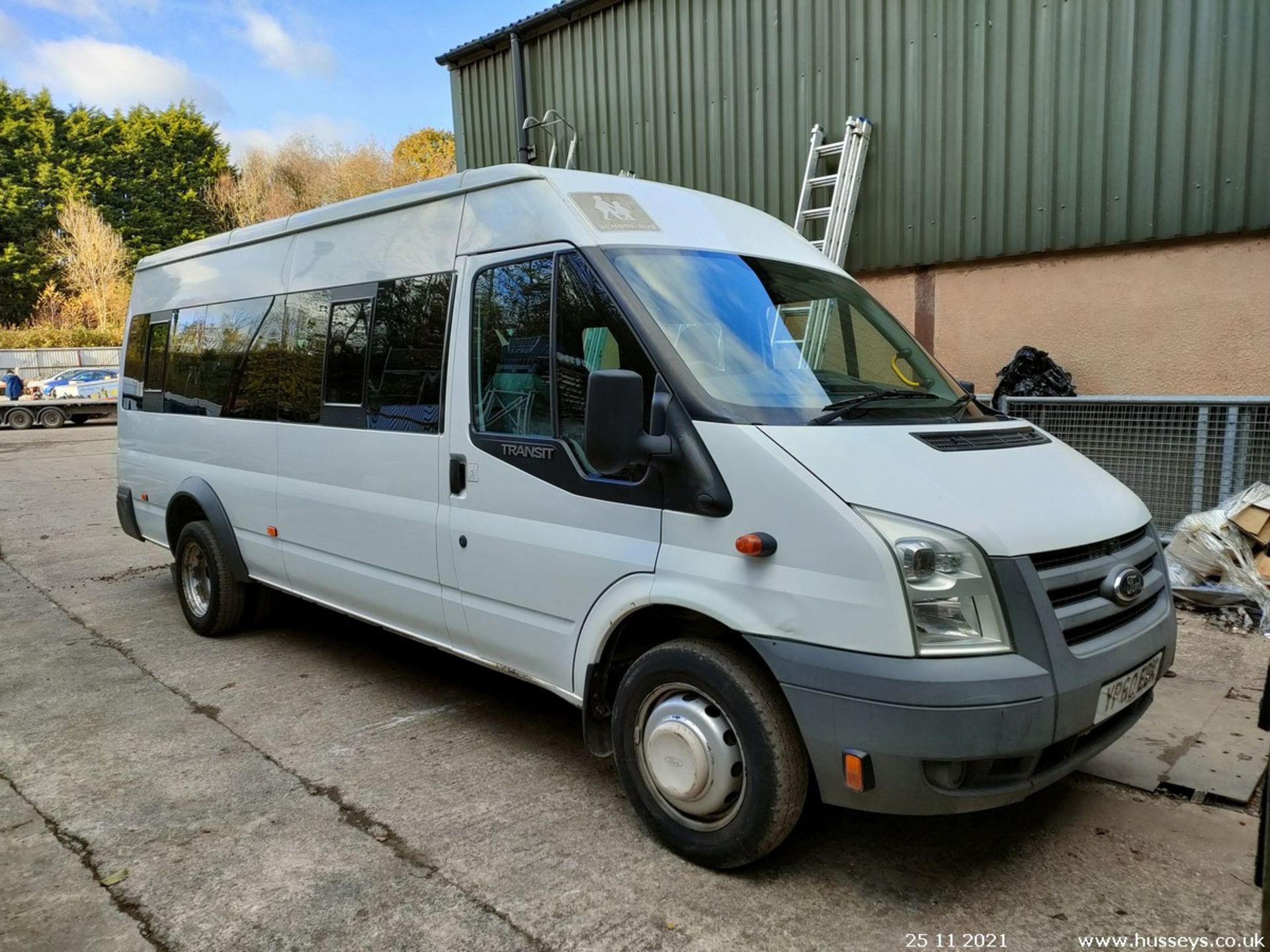 10/60 FORD TRANSIT 115 T430 17S RWD - 2402cc 5dr Minibus (White, 117k) - Image 10 of 19