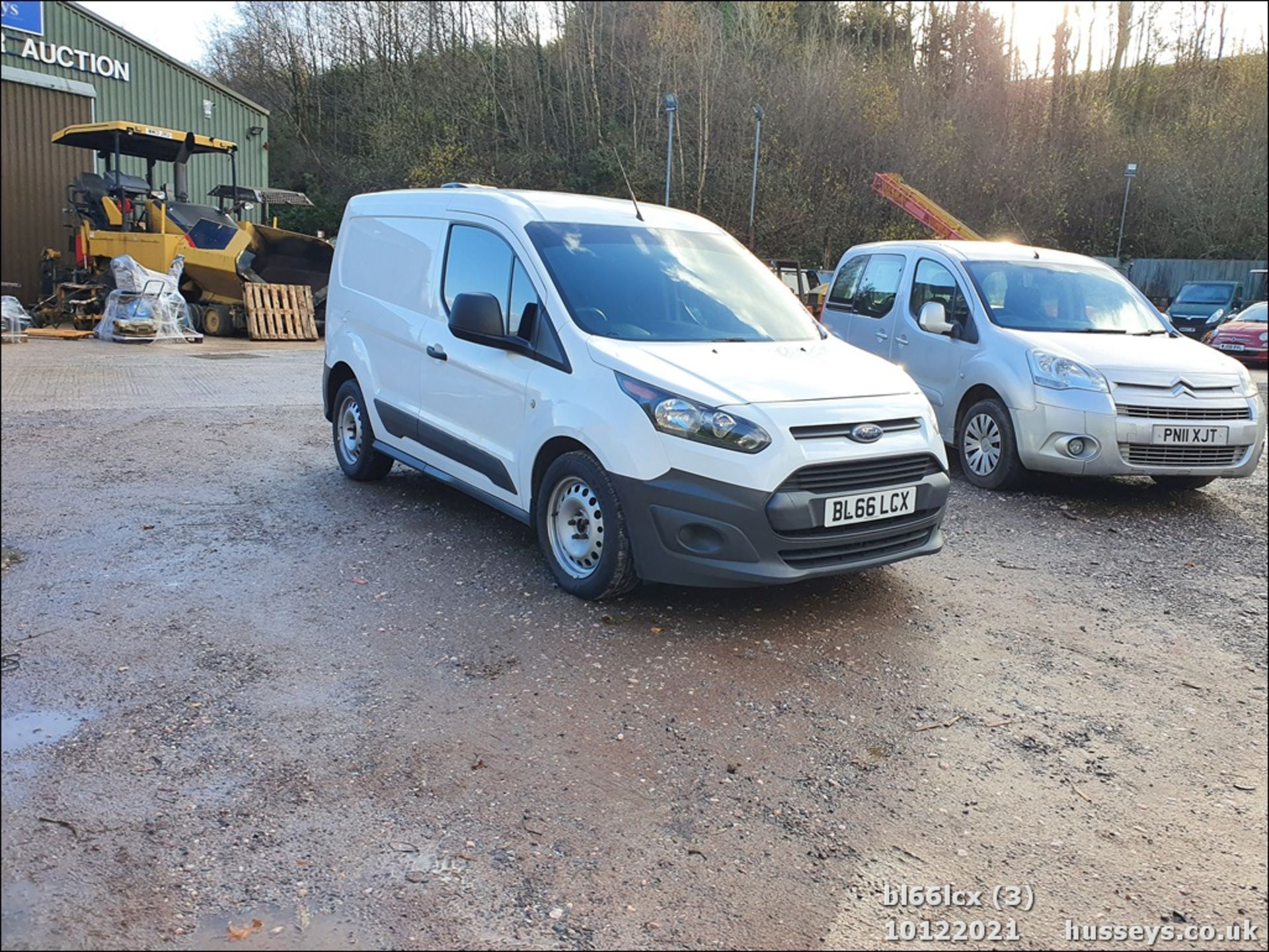 17/66 FORD TRANSIT CONNECT 200 TRND - 998cc 5dr Van (White, 128k) - Image 3 of 24