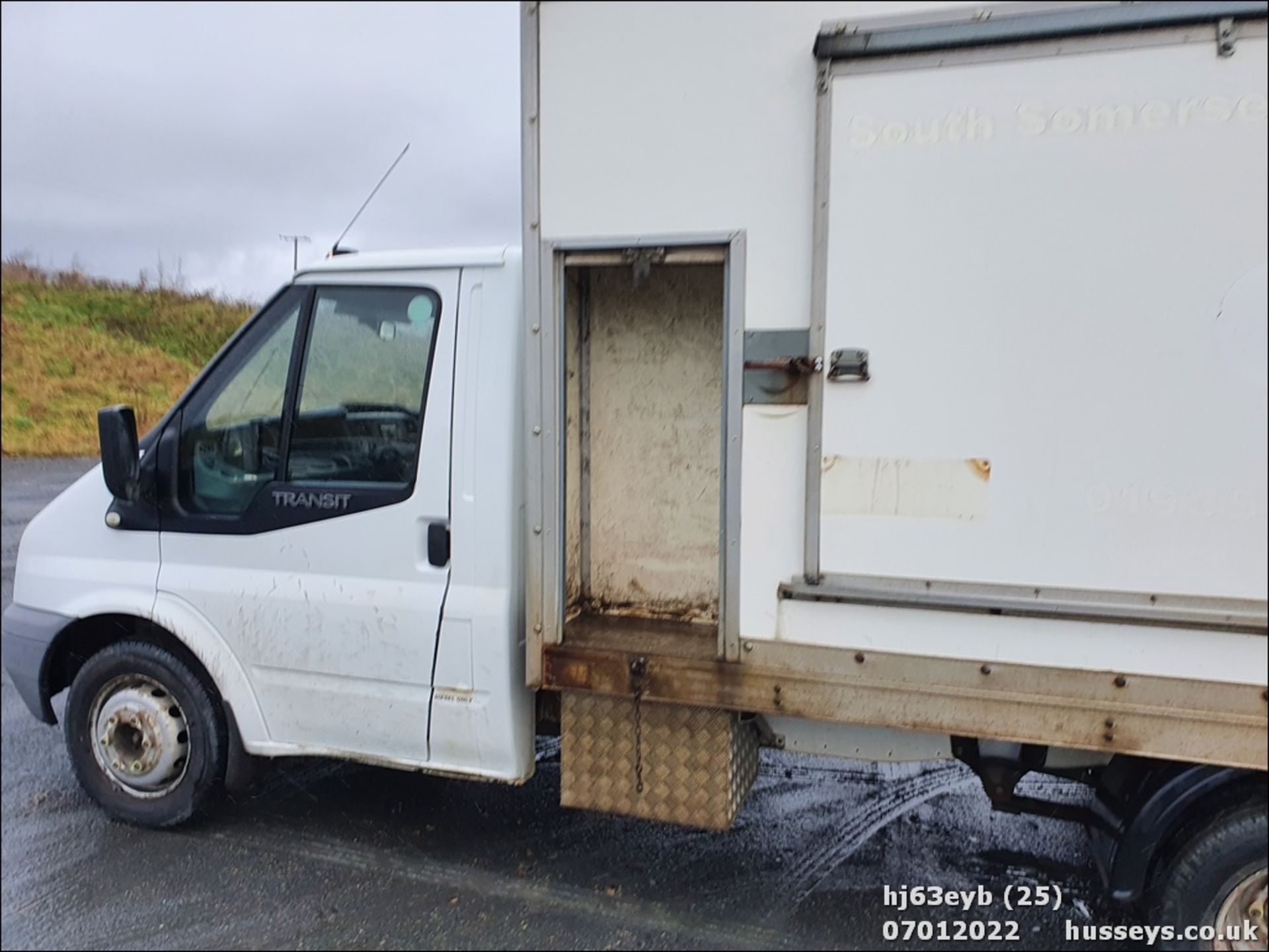 13/63 FORD TRANSIT 100 T350 RWD - 2198cc 3dr Tipper (White, 136k) - Image 22 of 28