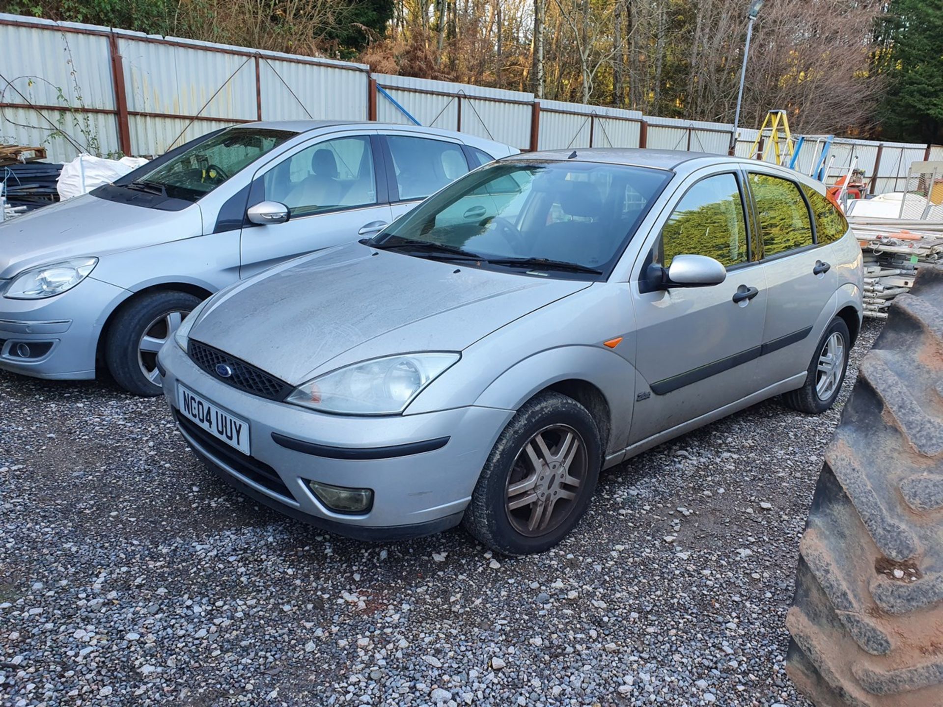 04/04 FORD FOCUS ZETEC AUTO - 1596cc 5dr Hatchback (Silver, 86k) - Image 5 of 39