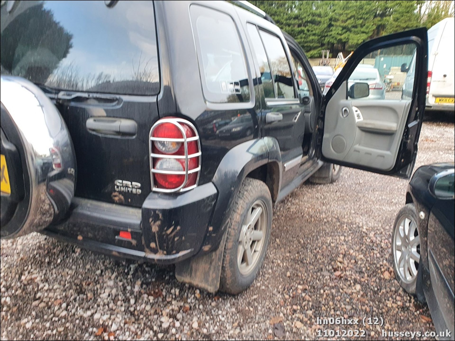 06/06 JEEP CHEROKEE LIMITED CRD - 2776cc 5dr Estate (Black, 98k) - Image 12 of 32