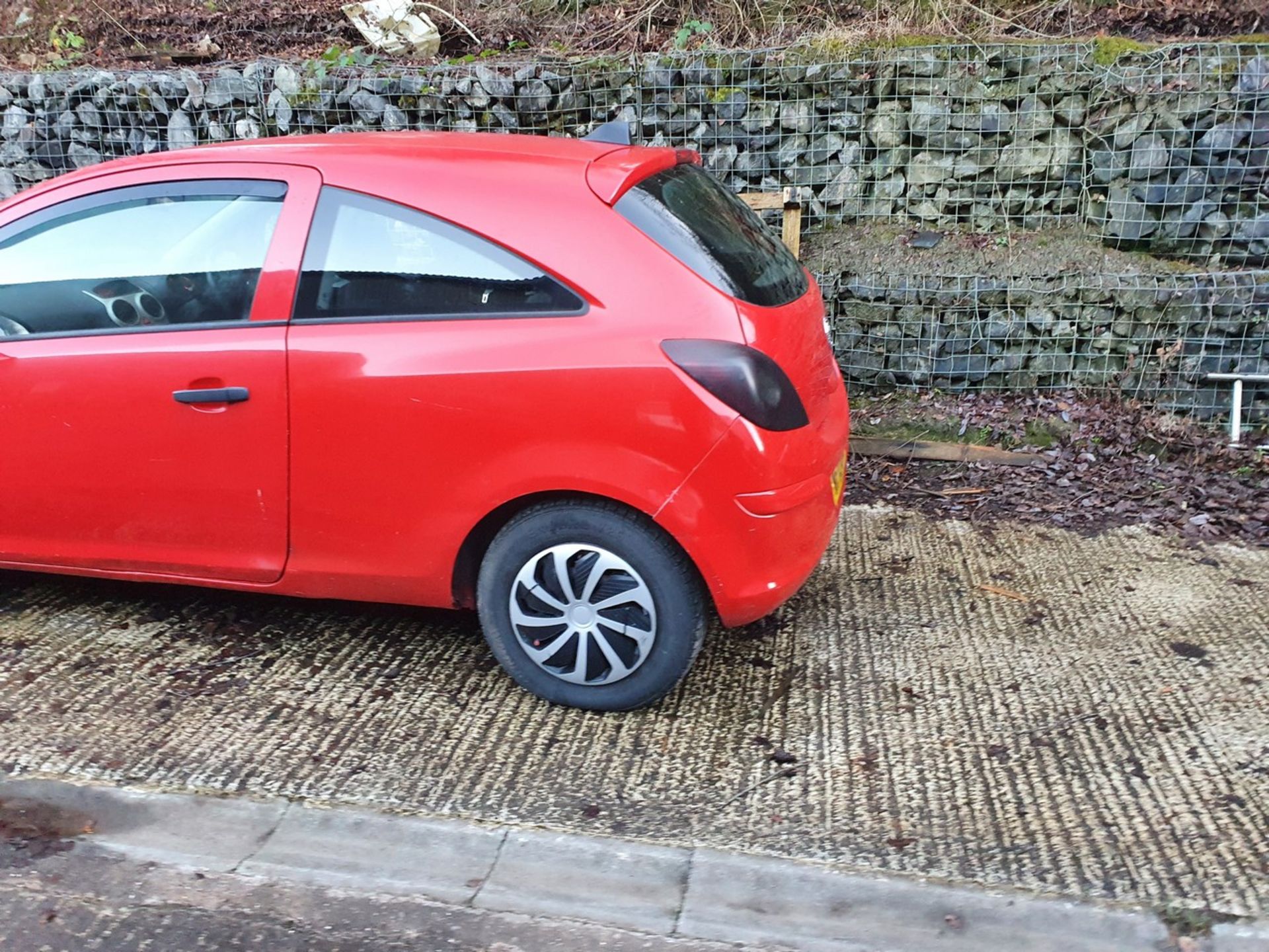 10/10 VAUXHALL CORSA S ECOFLEX - 998cc 3dr Hatchback (Red, 133k) - Image 9 of 28