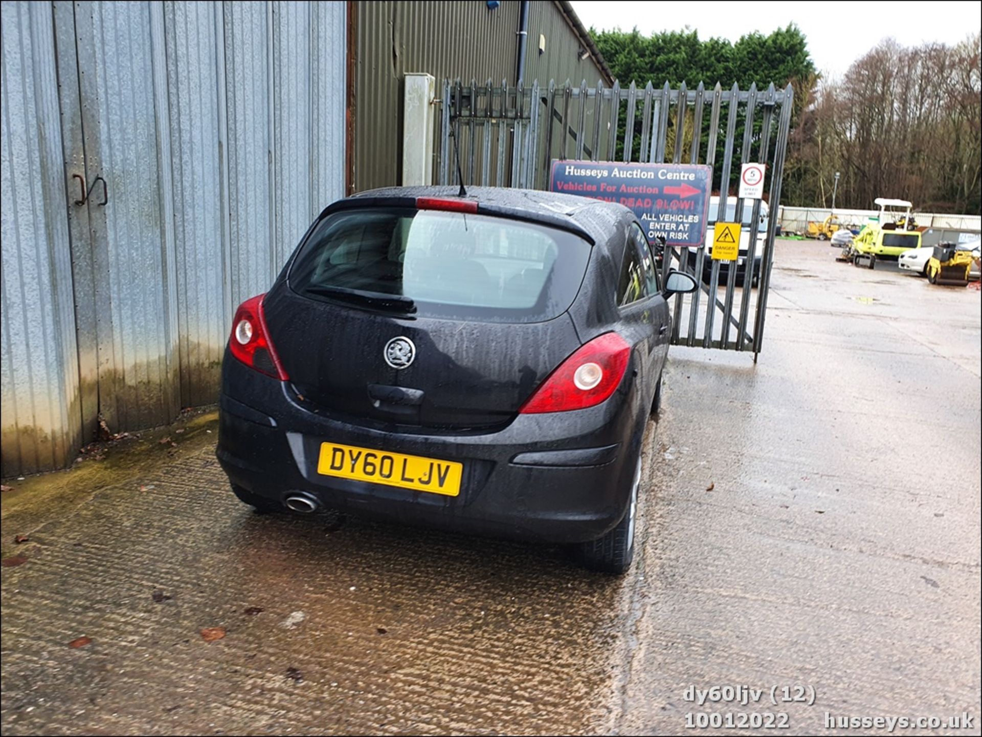 10/60 VAUXHALL CORSA SXI - 1398cc 3dr Hatchback (Black, 78k) - Image 12 of 25