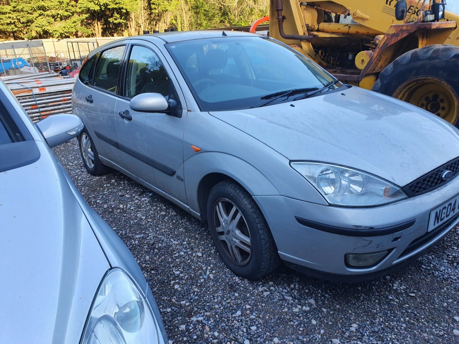 04/04 FORD FOCUS ZETEC AUTO - 1596cc 5dr Hatchback (Silver, 86k) - Image 13 of 39