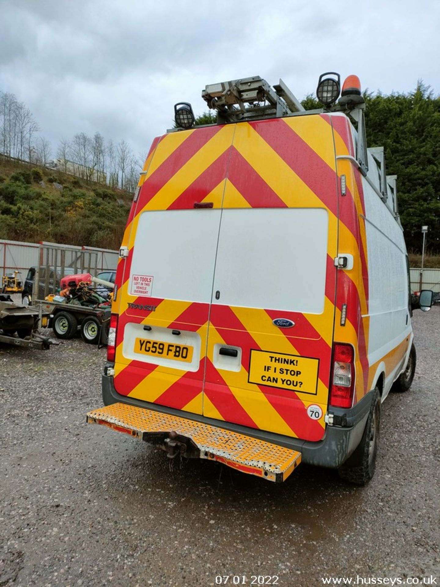 09/59 FORD TRANSIT 140 T350M RWD 4 WHEEL DRIVE - 2402cc 5dr Van (White, 116k) - Image 9 of 31