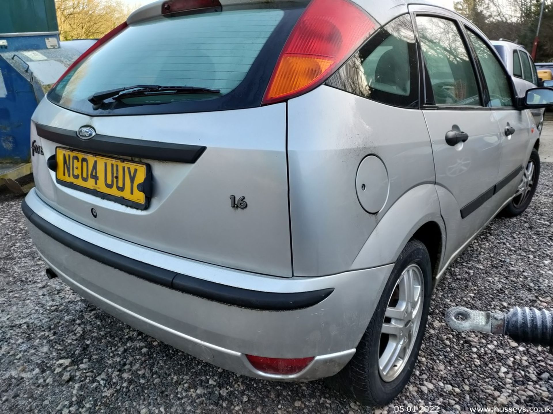 04/04 FORD FOCUS ZETEC AUTO - 1596cc 5dr Hatchback (Silver, 86k) - Image 18 of 39