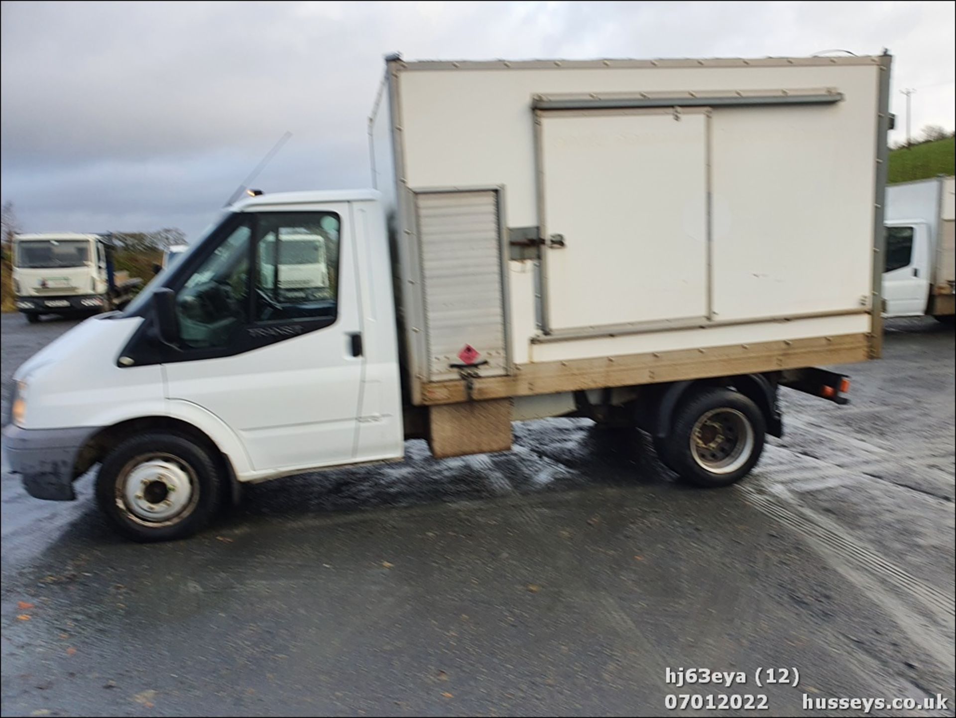 13/63 FORD TRANSIT 100 T350 RWD - 2198cc 3dr Tipper (White, 65k) - Image 12 of 32