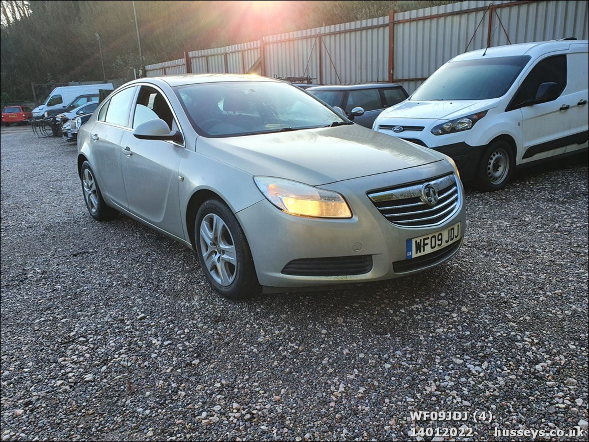 09/09 VAUXHALL INSIGNIA EXCLUSIV NAV - 1796cc 5dr Hatchback (Silver, 123k) - Image 5 of 38