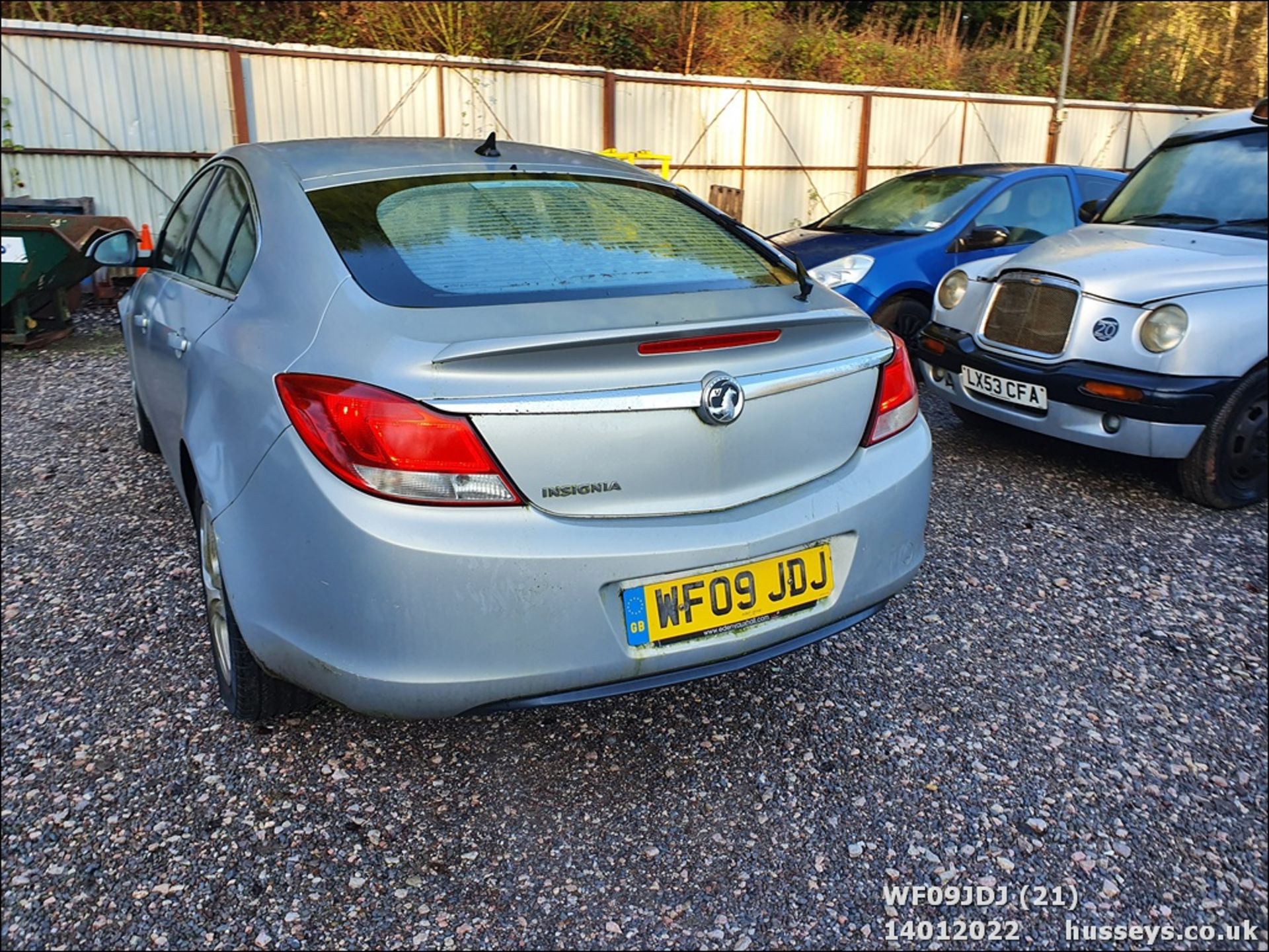 09/09 VAUXHALL INSIGNIA EXCLUSIV NAV - 1796cc 5dr Hatchback (Silver, 123k) - Image 21 of 38