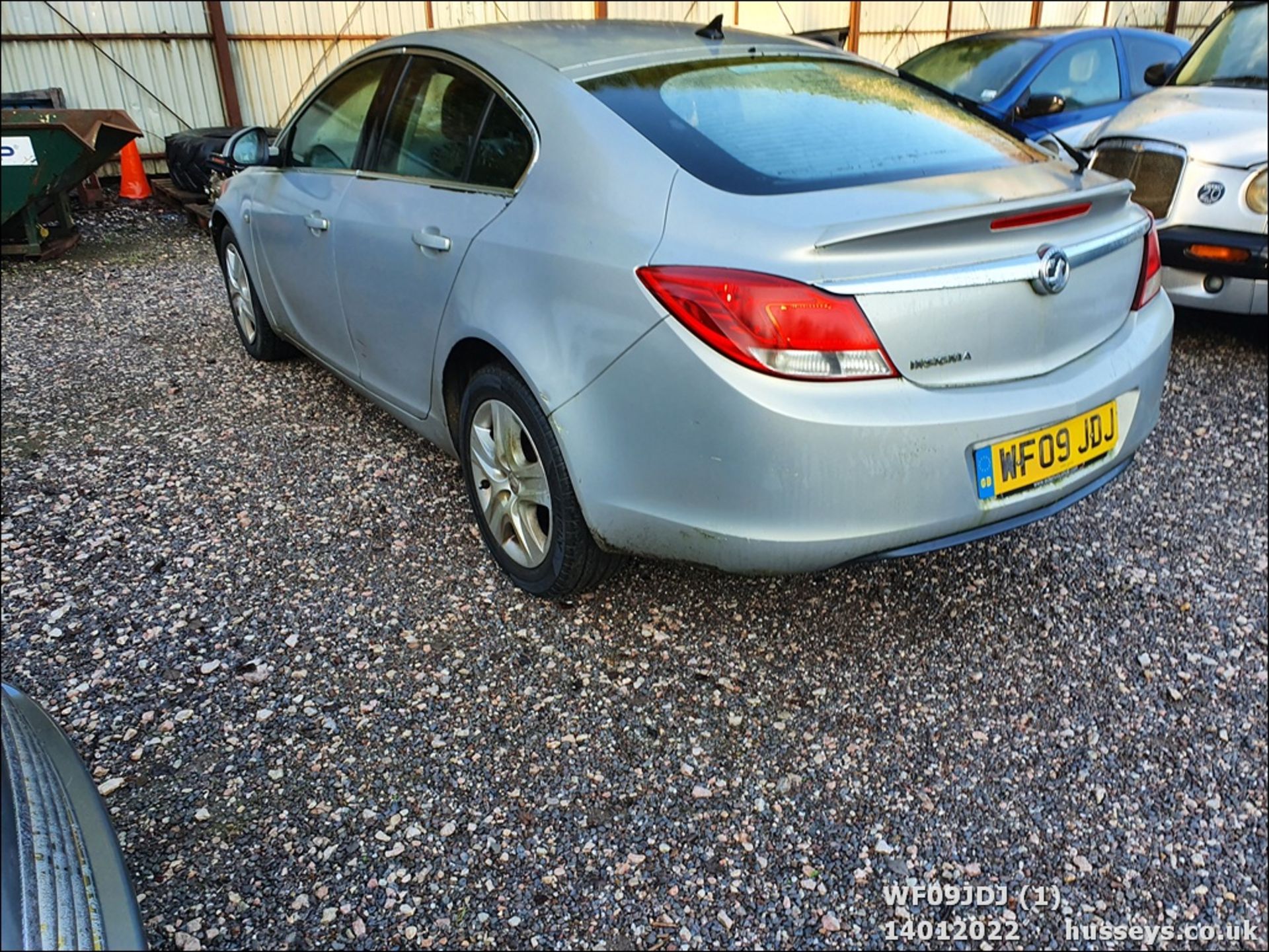 09/09 VAUXHALL INSIGNIA EXCLUSIV NAV - 1796cc 5dr Hatchback (Silver, 123k) - Image 2 of 38