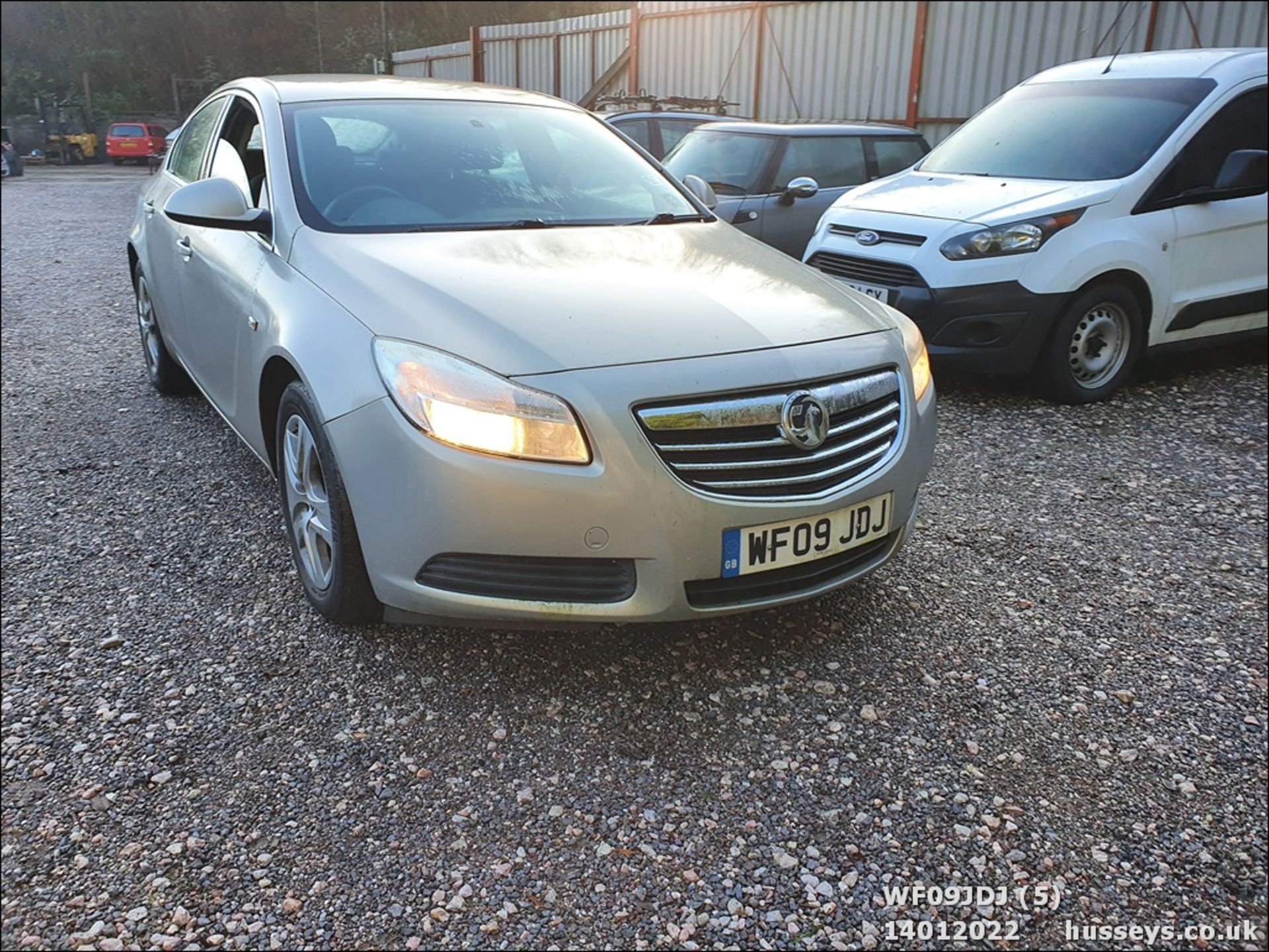 09/09 VAUXHALL INSIGNIA EXCLUSIV NAV - 1796cc 5dr Hatchback (Silver, 123k) - Image 6 of 38