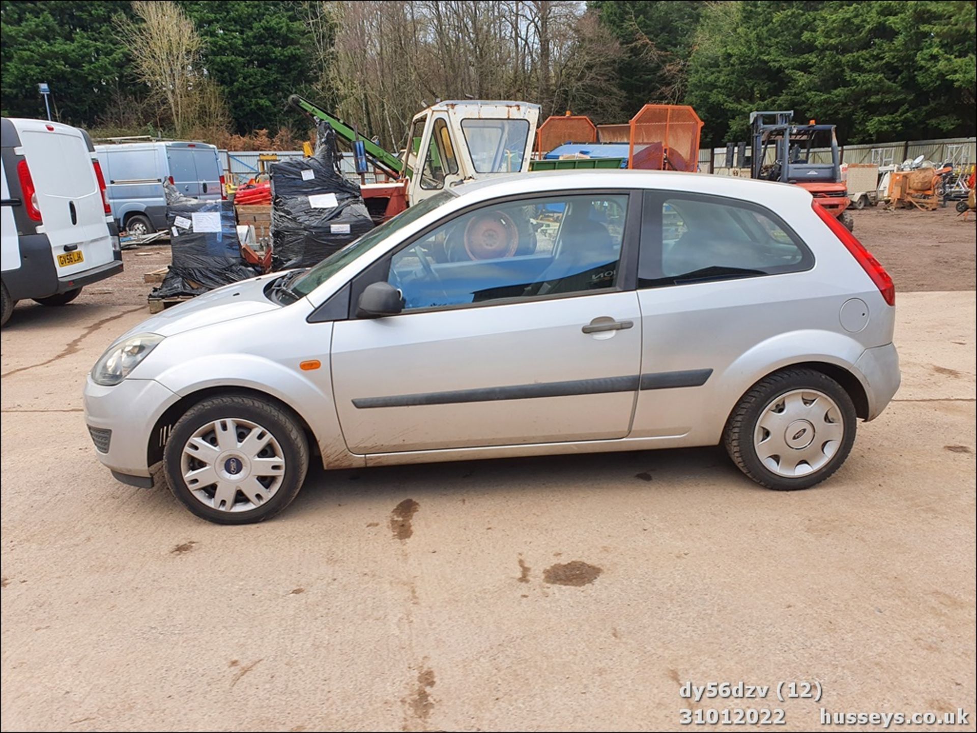 06/56 FORD FIESTA STYLE CLIMATE - 1242cc 3dr Hatchback (Silver, 88k) - Image 12 of 26