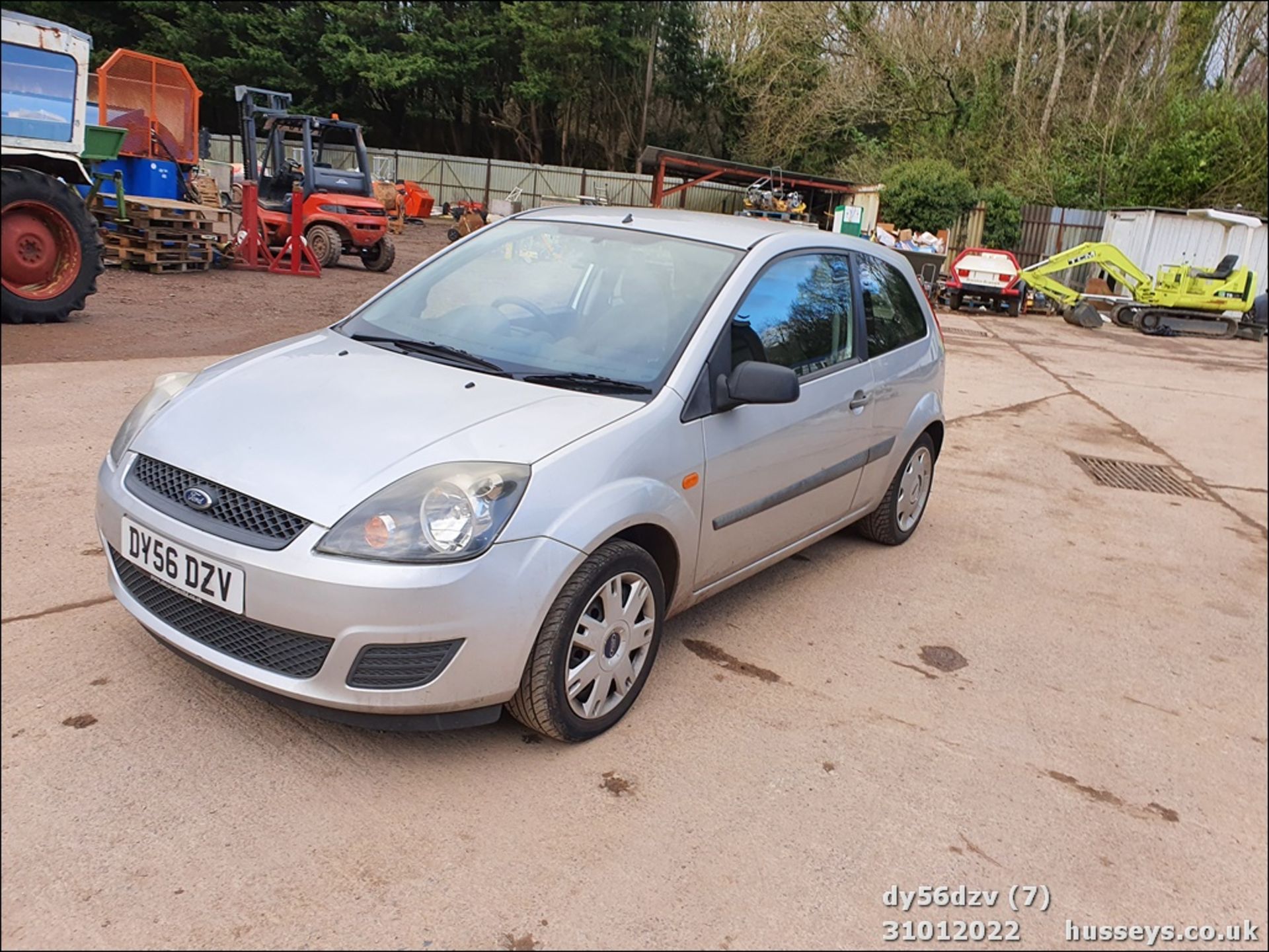 06/56 FORD FIESTA STYLE CLIMATE - 1242cc 3dr Hatchback (Silver, 88k) - Image 7 of 26