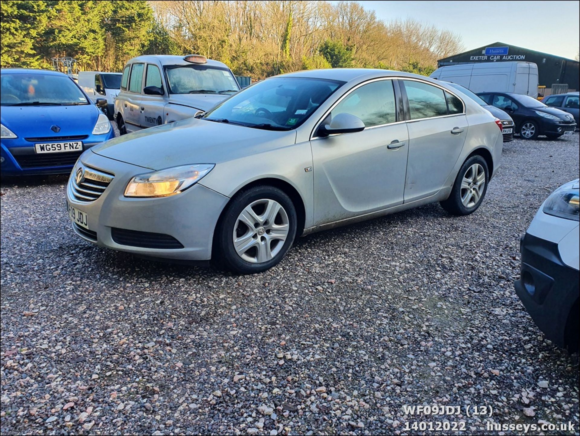 09/09 VAUXHALL INSIGNIA EXCLUSIV NAV - 1796cc 5dr Hatchback (Silver, 123k) - Image 13 of 38