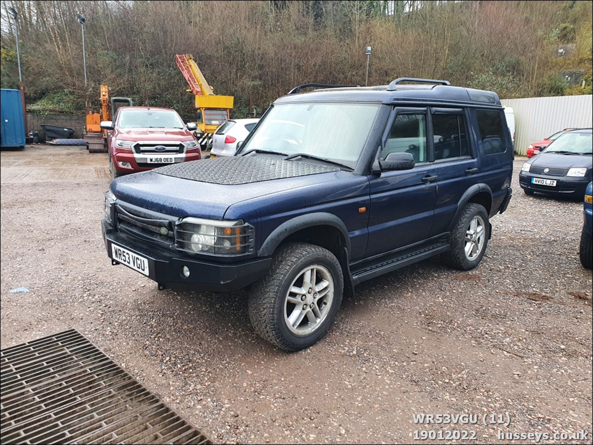 03/53 LAND ROVER DISCOVERY LANDMARK TD5 - 2495cc 5dr Estate (Blue) - Image 12 of 26