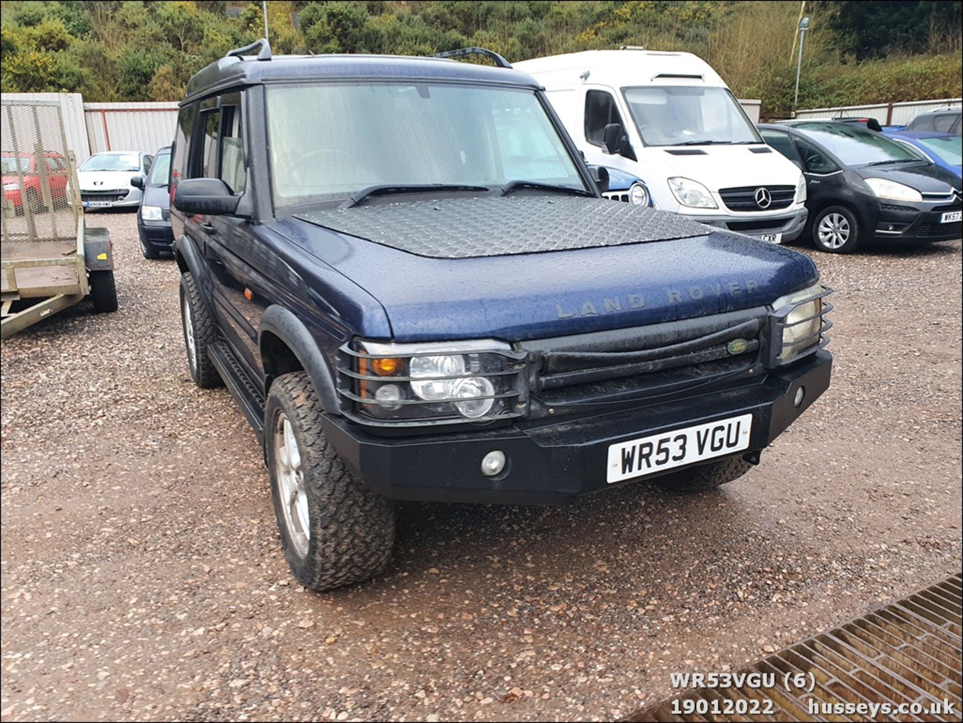 03/53 LAND ROVER DISCOVERY LANDMARK TD5 - 2495cc 5dr Estate (Blue) - Image 7 of 26