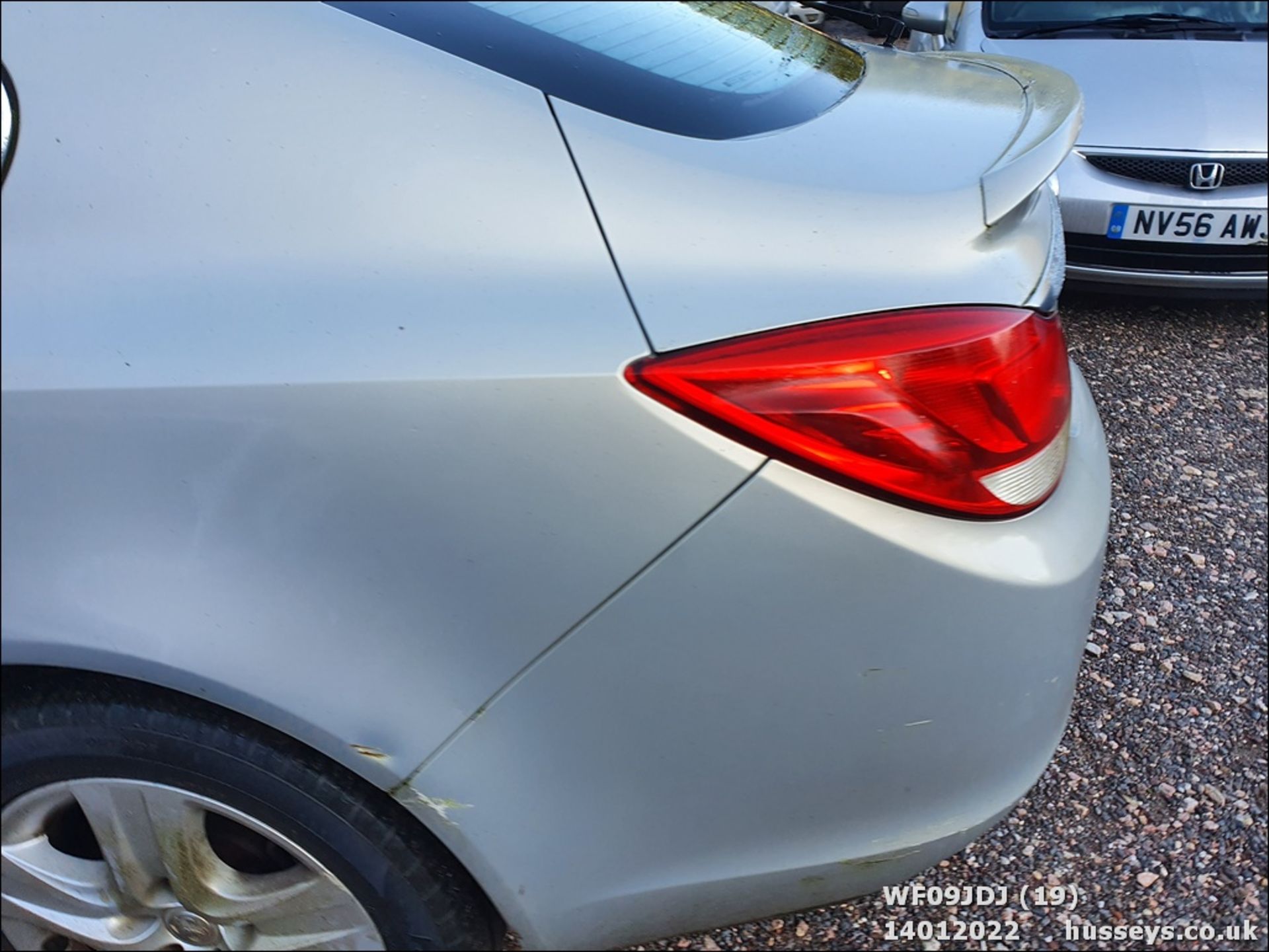 09/09 VAUXHALL INSIGNIA EXCLUSIV NAV - 1796cc 5dr Hatchback (Silver, 123k) - Image 19 of 38