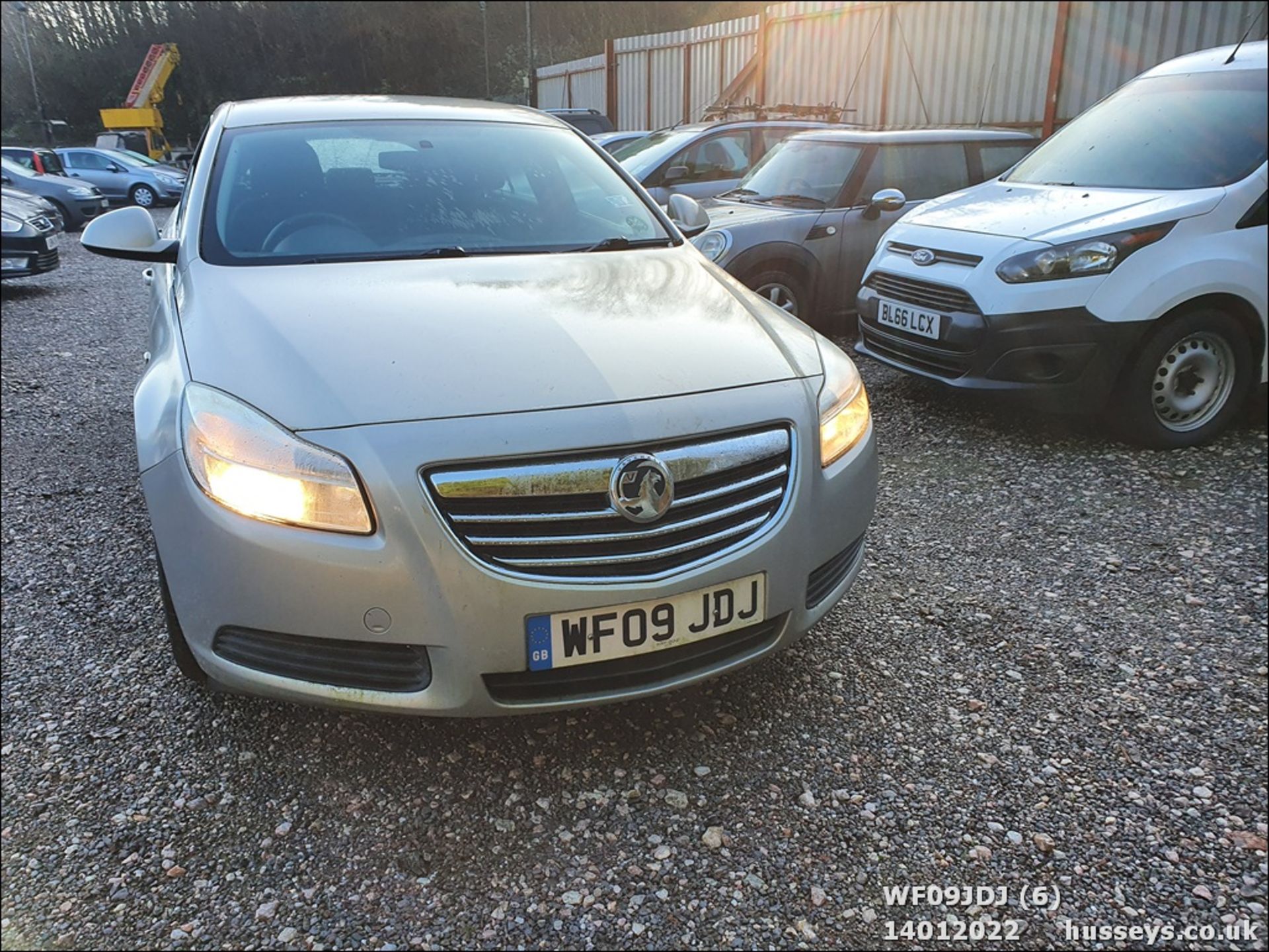 09/09 VAUXHALL INSIGNIA EXCLUSIV NAV - 1796cc 5dr Hatchback (Silver, 123k) - Image 7 of 38
