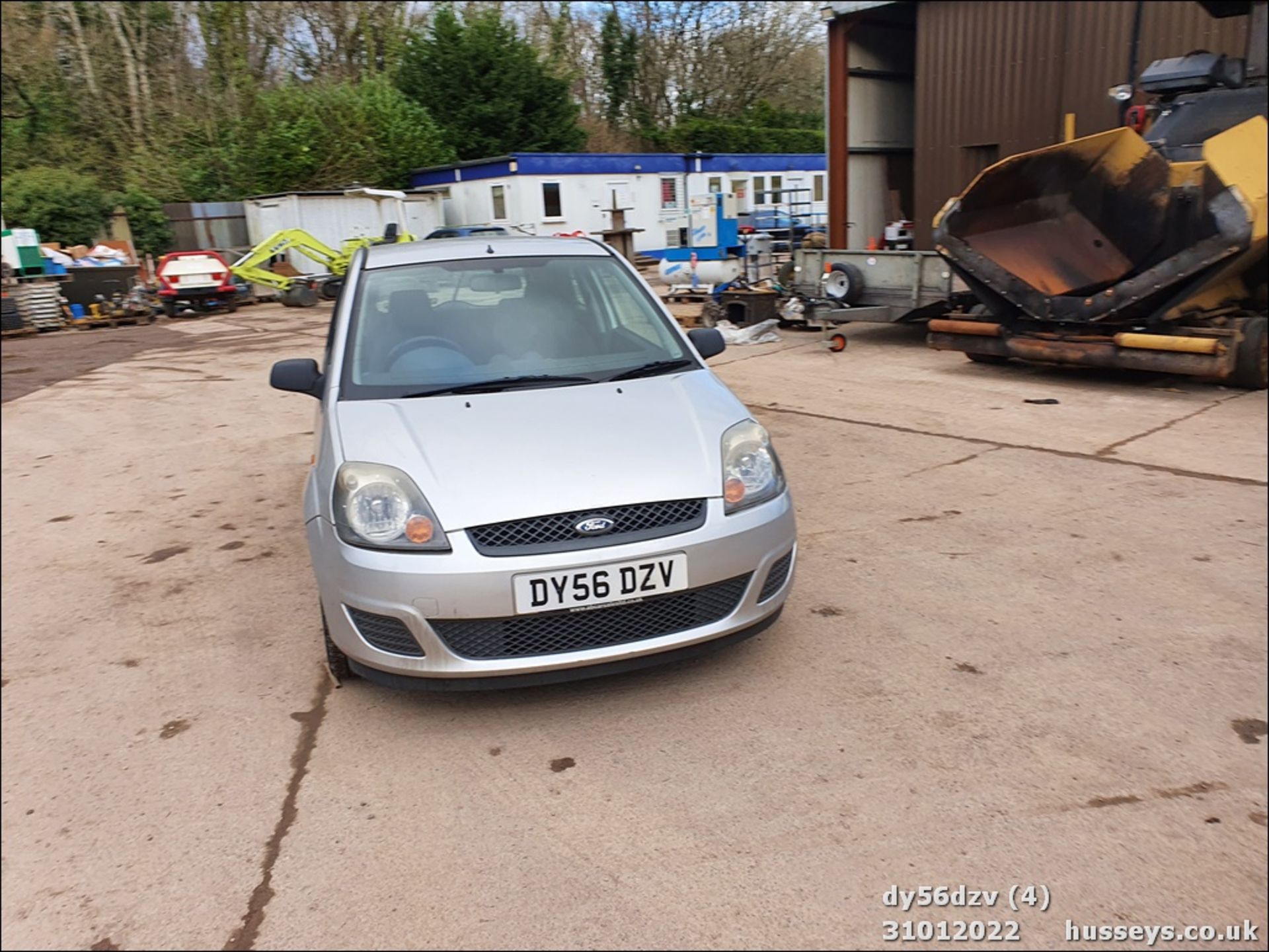 06/56 FORD FIESTA STYLE CLIMATE - 1242cc 3dr Hatchback (Silver, 88k) - Image 4 of 26