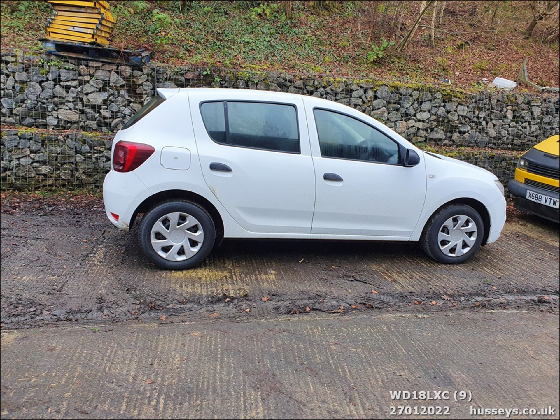 18/18 DACIA SANDERO AMBIANCE SCE - 998cc 5dr Hatchback (White, 83k) - Image 9 of 31