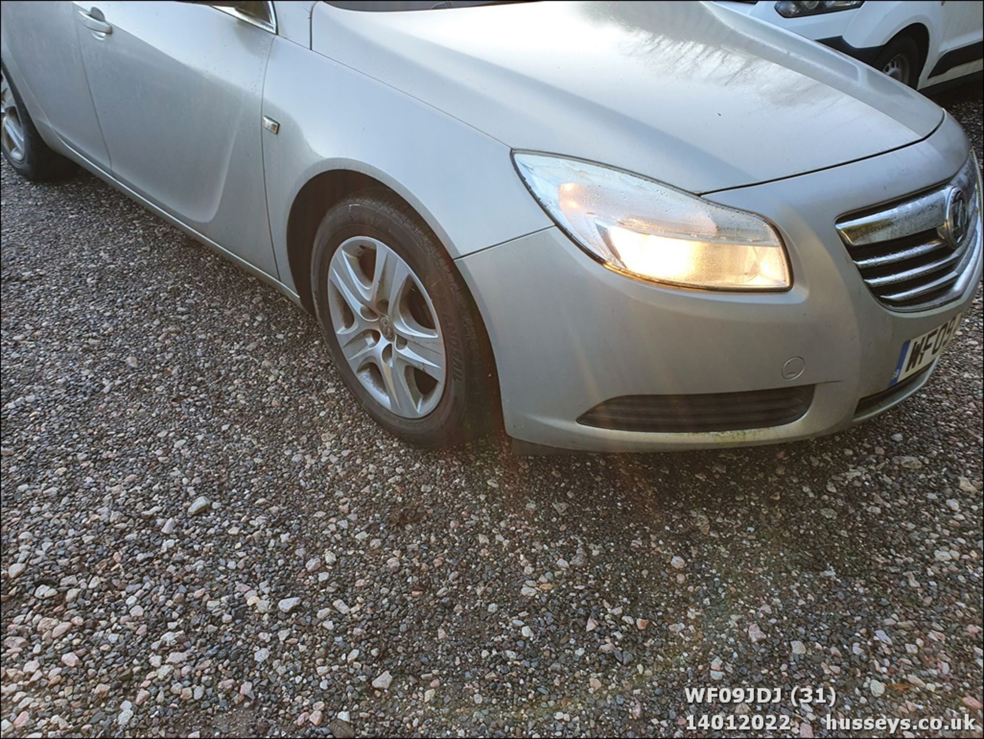 09/09 VAUXHALL INSIGNIA EXCLUSIV NAV - 1796cc 5dr Hatchback (Silver, 123k) - Image 31 of 38