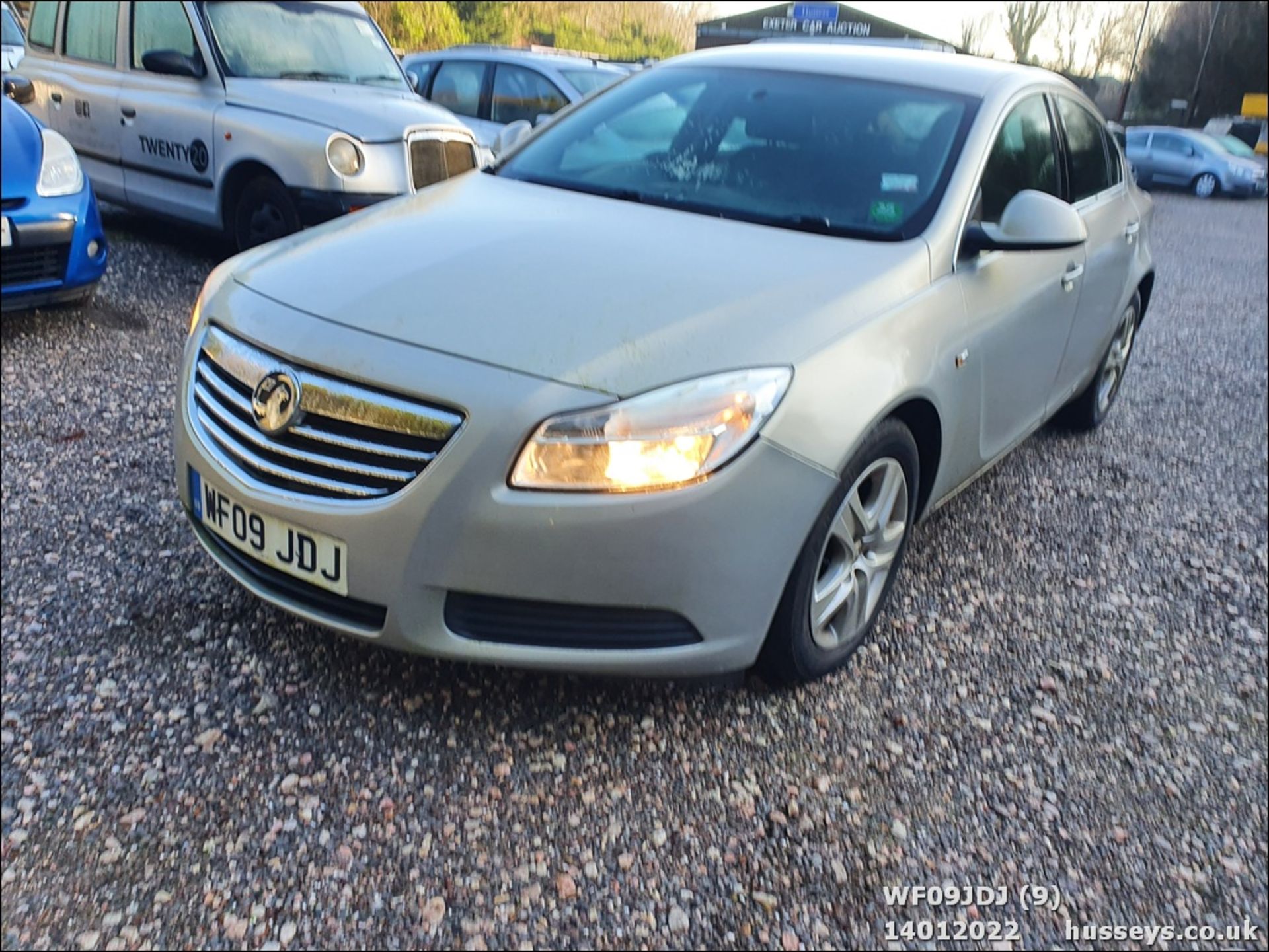 09/09 VAUXHALL INSIGNIA EXCLUSIV NAV - 1796cc 5dr Hatchback (Silver, 123k) - Image 10 of 38